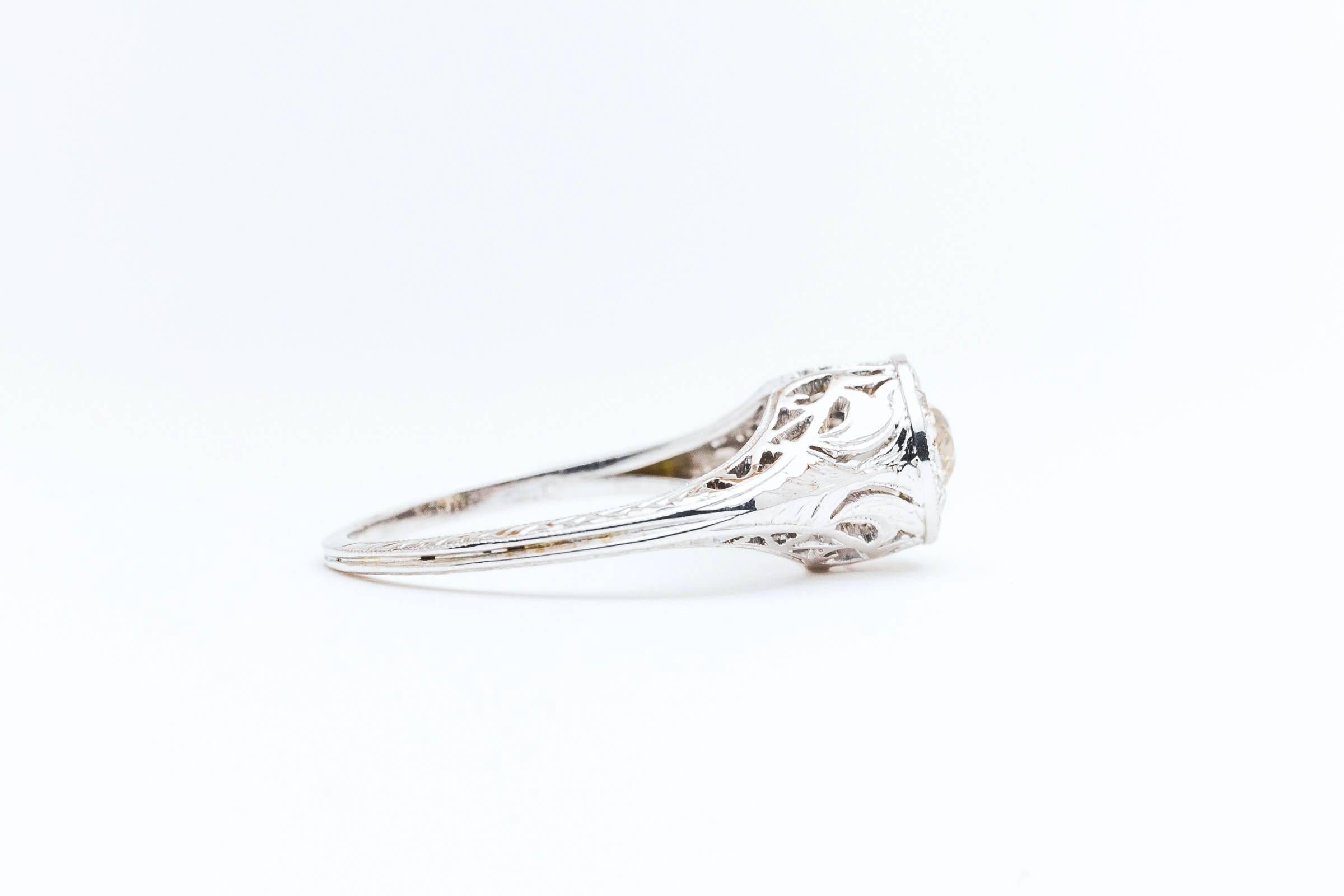 Art Deco Champagne Diamond Gold Filigree Ring For Sale 1