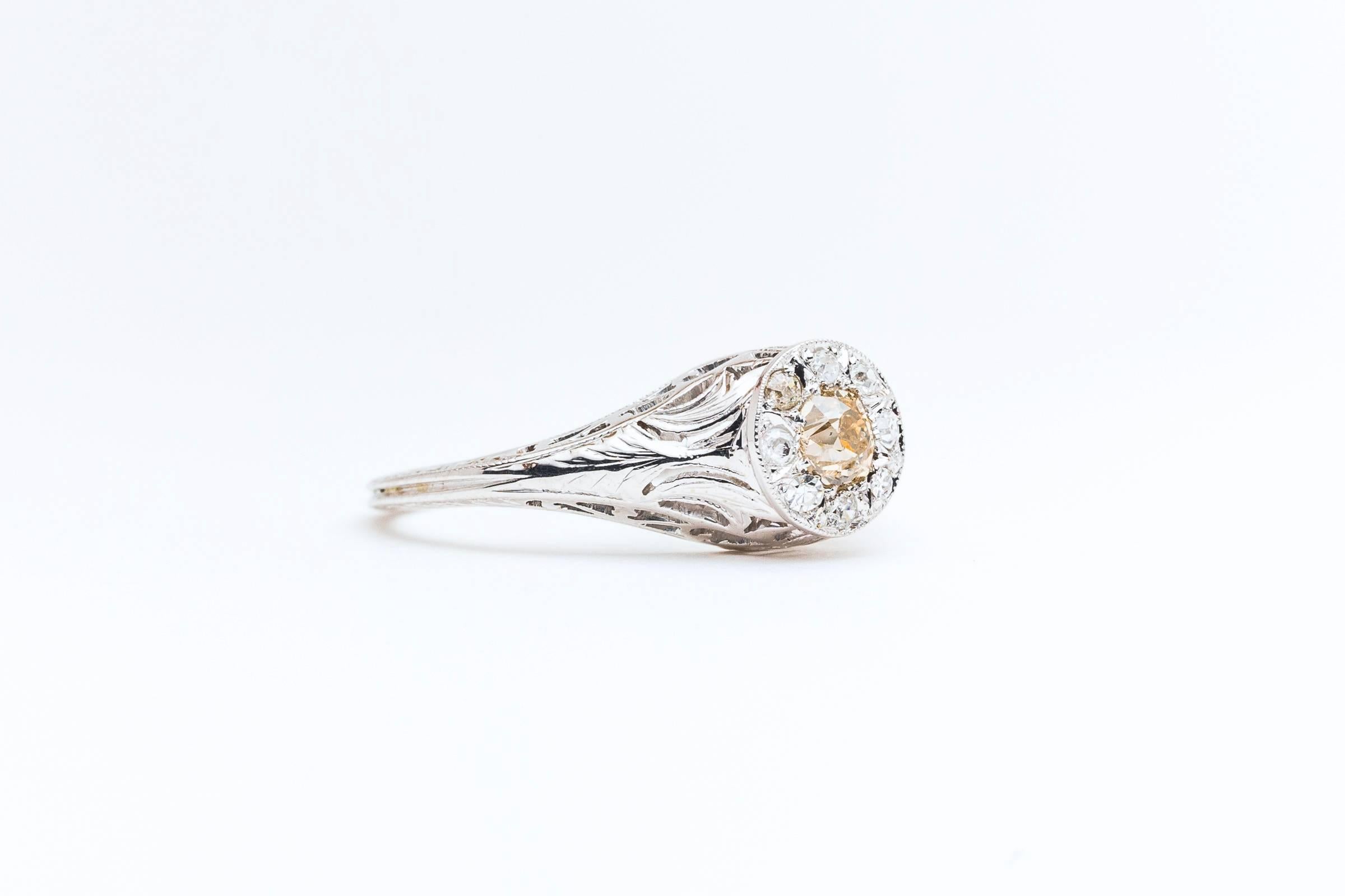 Art Deco Champagne Diamond Gold Filigree Ring In Excellent Condition For Sale In Boston, MA