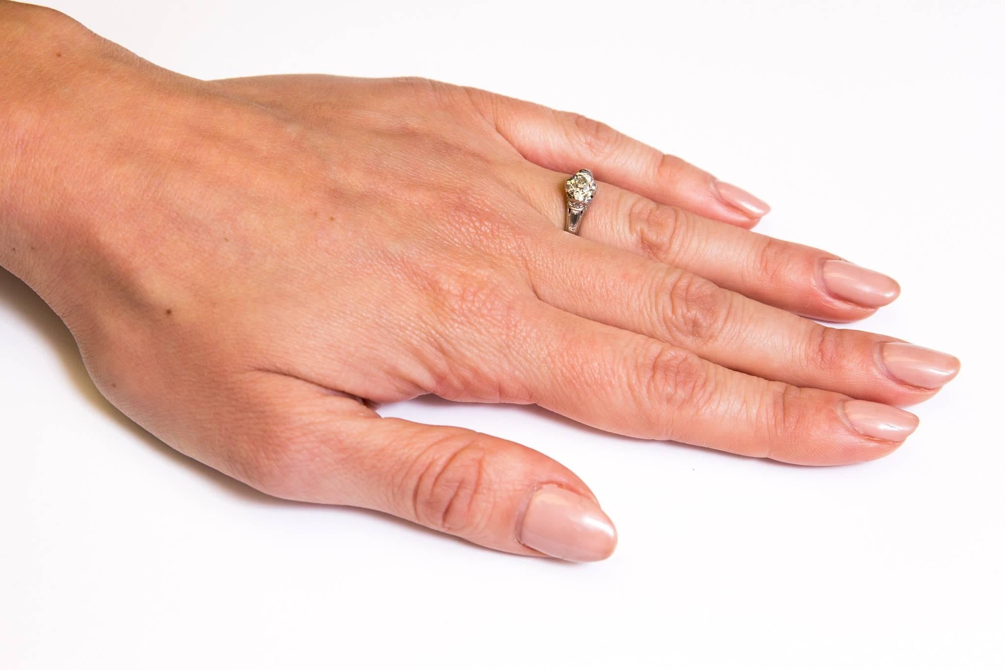 Art Nouveau 0.80 Carat Diamond Engagement Ring in Platinum For Sale 3