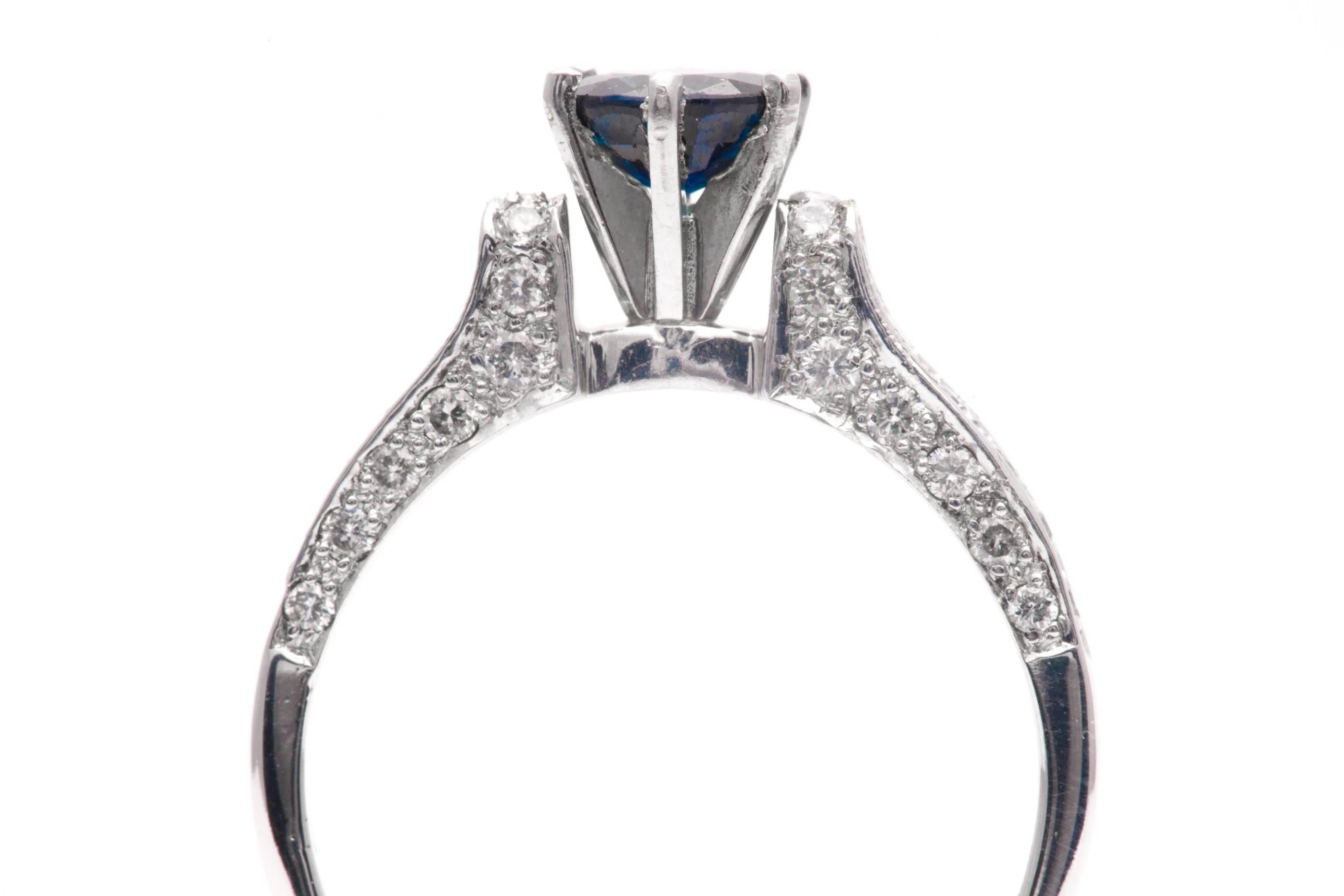 Classic 1 Carat Sapphire and Diamond Ring in White Gold For Sale 2