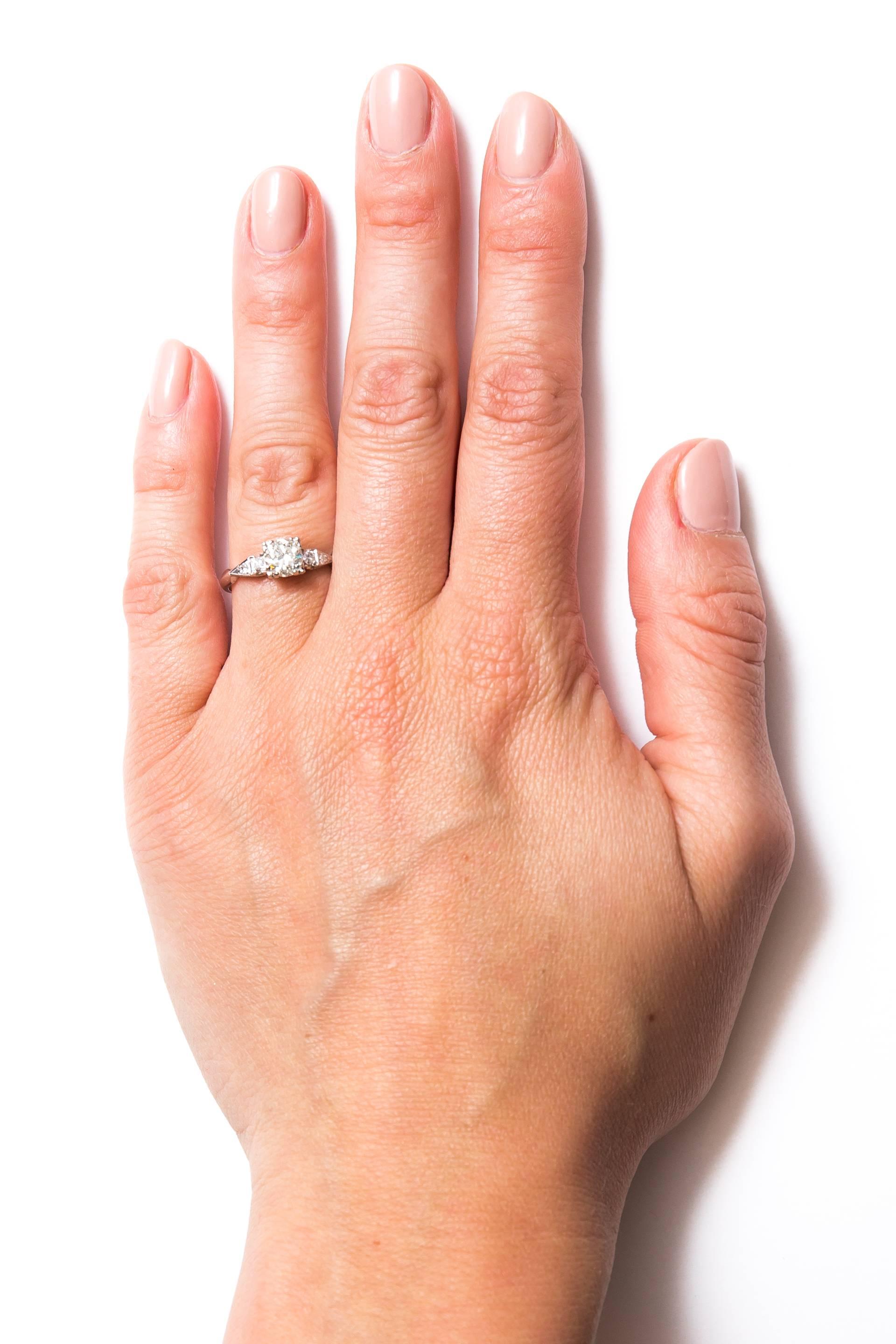 Art Deco 0.80 Carat Diamond Platinum Engagement Ring For Sale 1