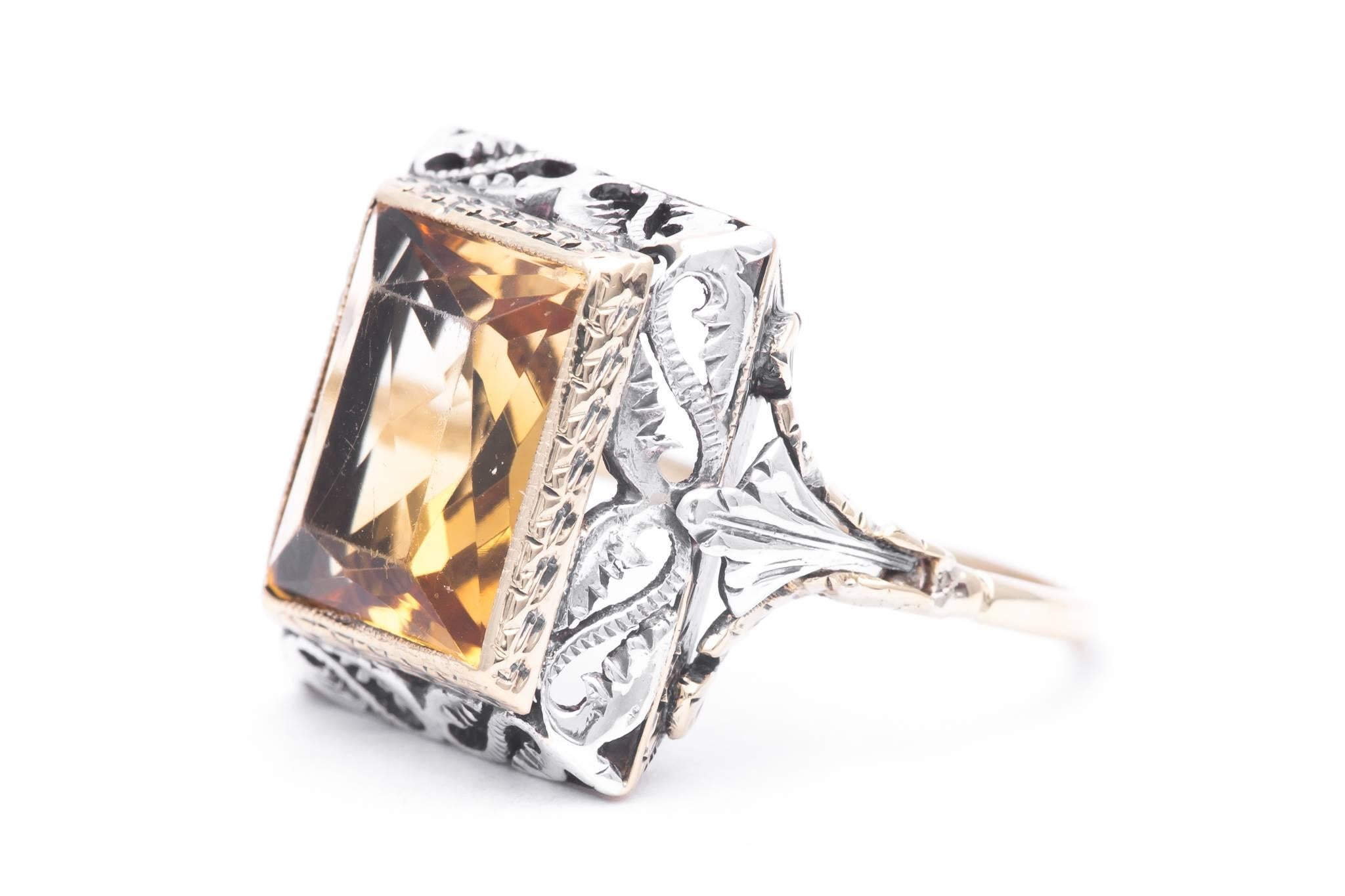 Art Deco Citrine Solitaire Filigree Ring in Yellow Gold In Excellent Condition For Sale In Boston, MA