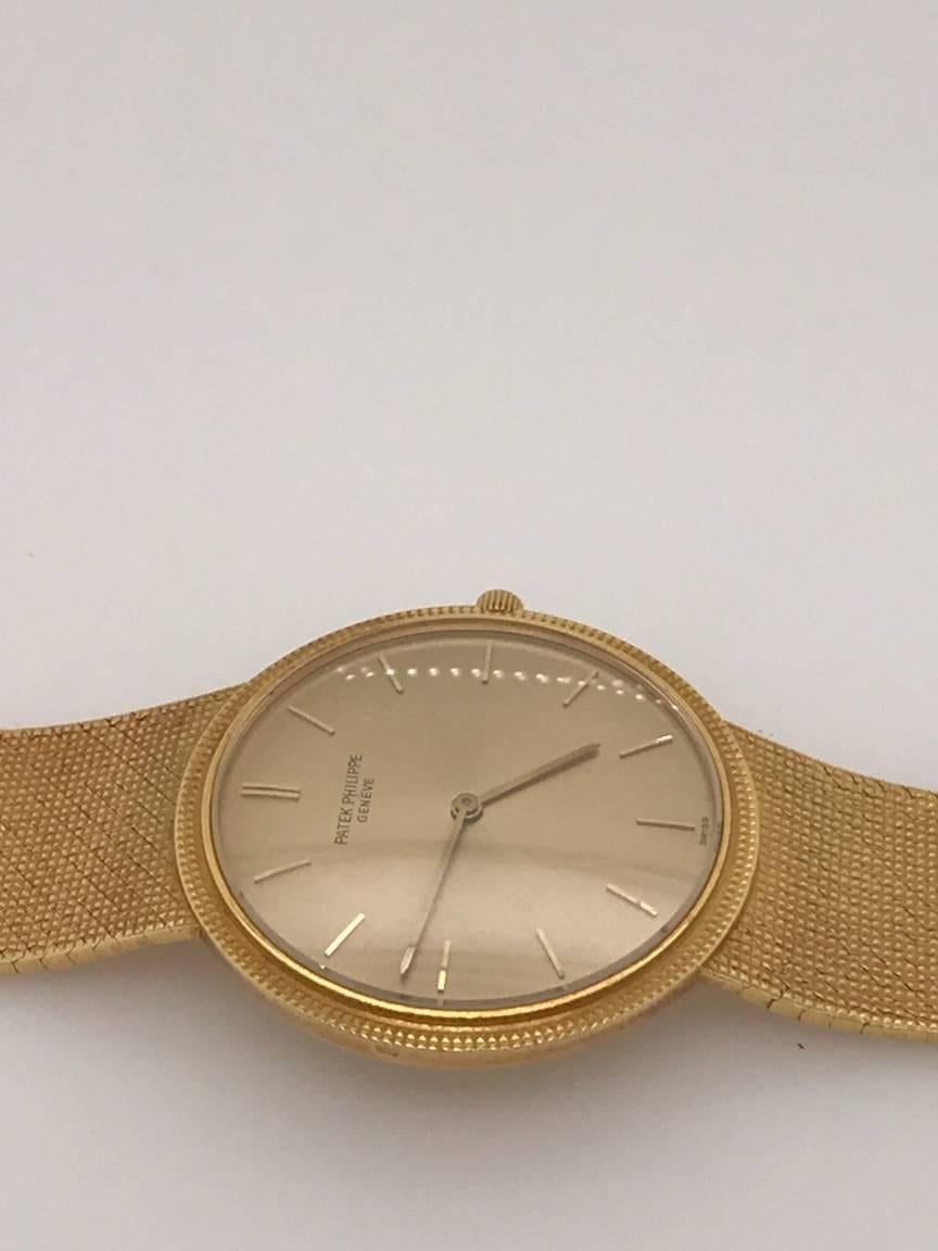 Contemporary Patek Philippe Yellow Gold Calatrava Manual Dress Wristwatch