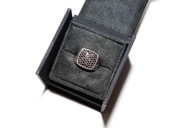 David Yurman Men's Pavé Signet Ring with Black Diamonds Sterling Silver. In Excellent Condition In Houston, TX