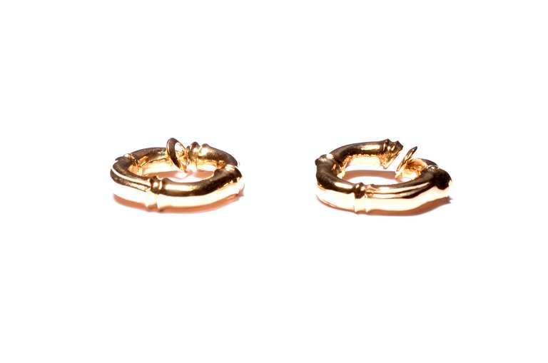 Van Cleef & Arpels Yellow Gold Hoop Clip Earrings In Excellent Condition For Sale In Houston, TX