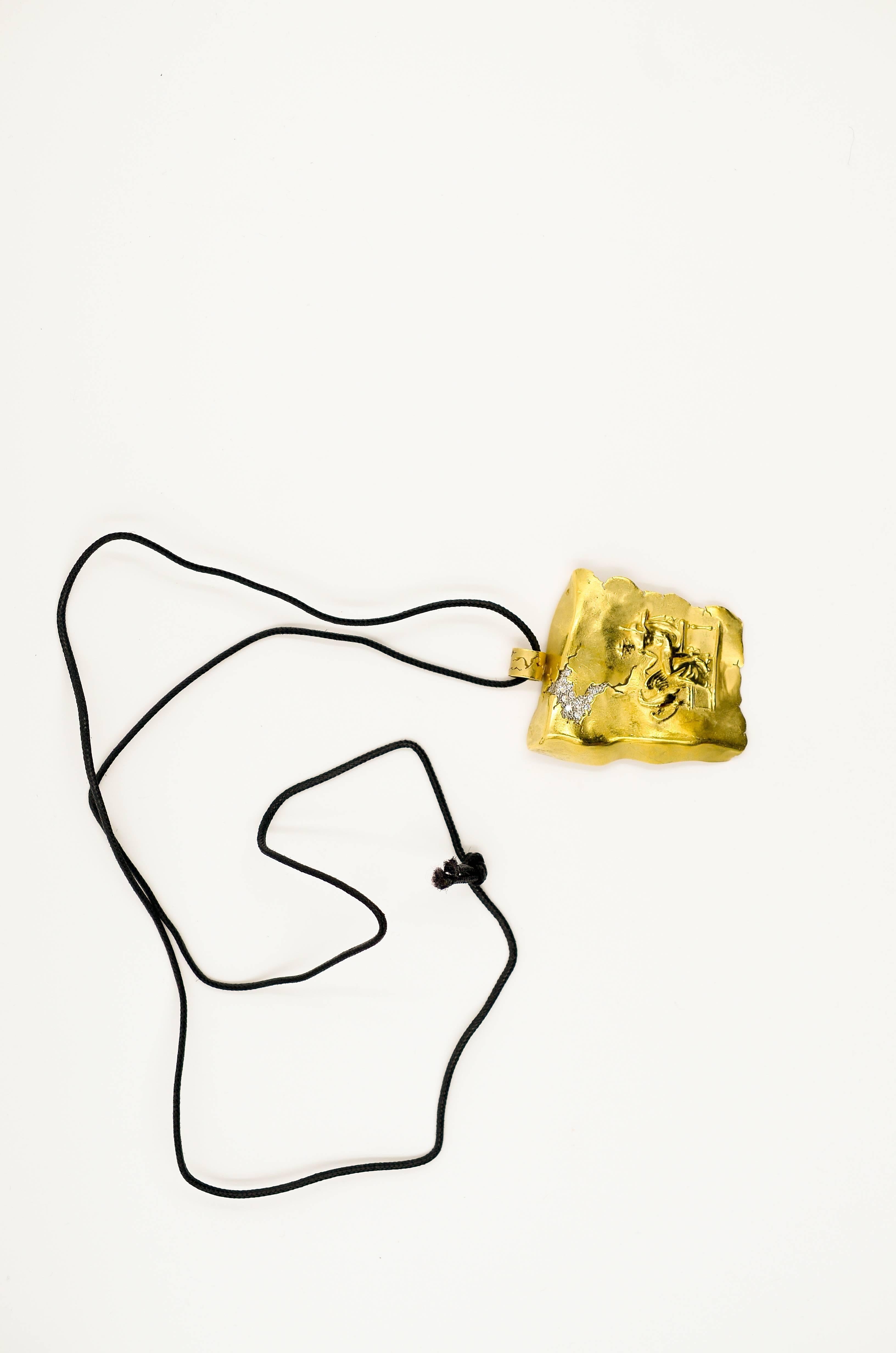 Women's Seidengang Raised Figural Motif Diamond Gold Pendent