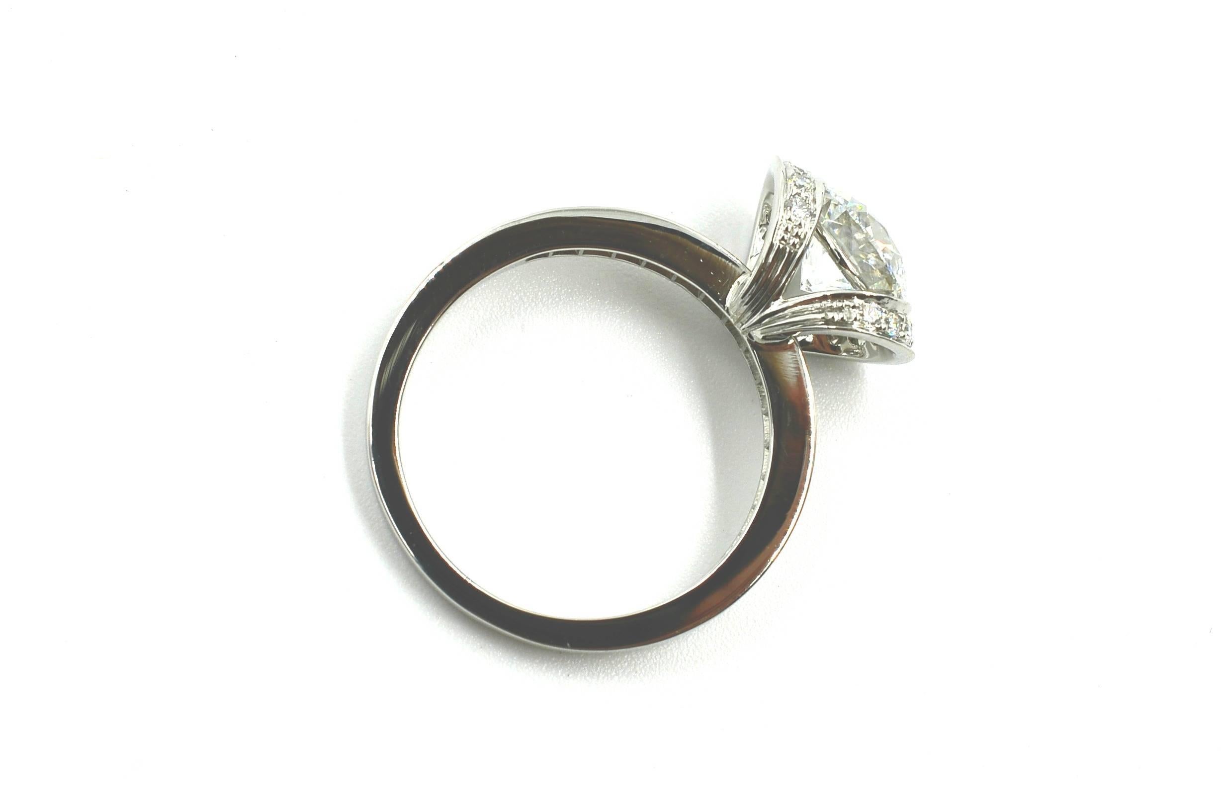 Tiffany & Co. 1.21 Carat Diamond Platinum Round Brilliant Engagement Ribbon Ring For Sale 1