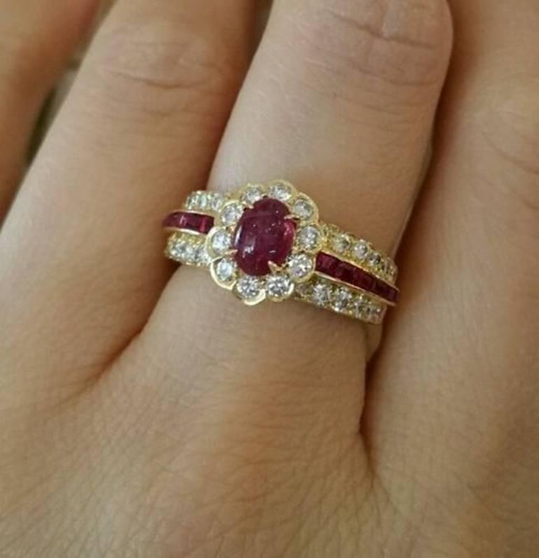 Van Cleef & Arpels Ruby Cabochon Diamond Gold Ring For Sale 3