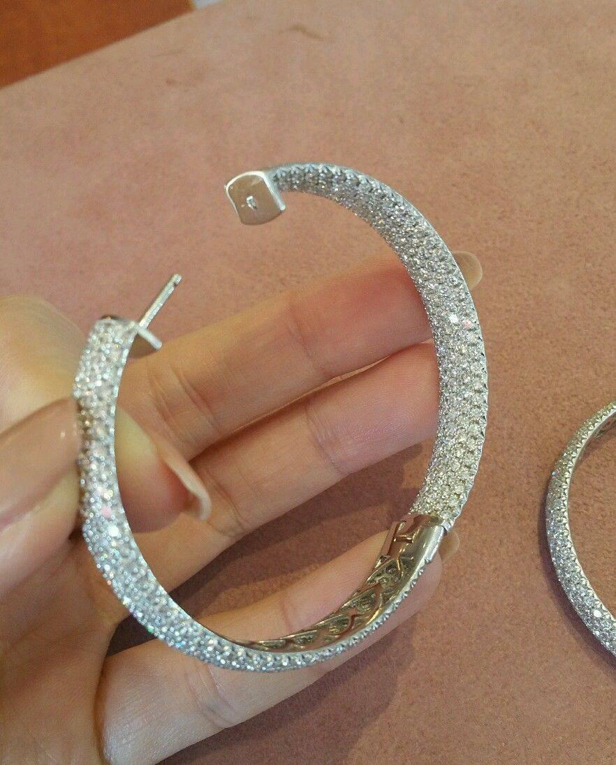 20.00 Carats Diamond Pave Gold Round Inside Out Hoop Earrings  For Sale 1