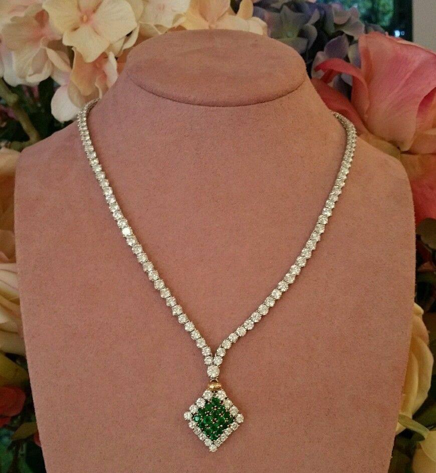 23.50 Carats Diamonds Emerald Gold Necklace  For Sale 6