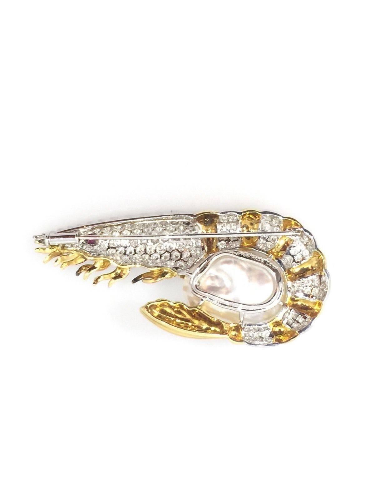 Beautifully crafted and unique shrimp brooch in 18k yellow gold containing 3.17 ct of pave set round brilliant diamonds, VS clarity and H color set throughout the body. One 16mm Baroque Pearl in the center with pinkish white tone and beautiful