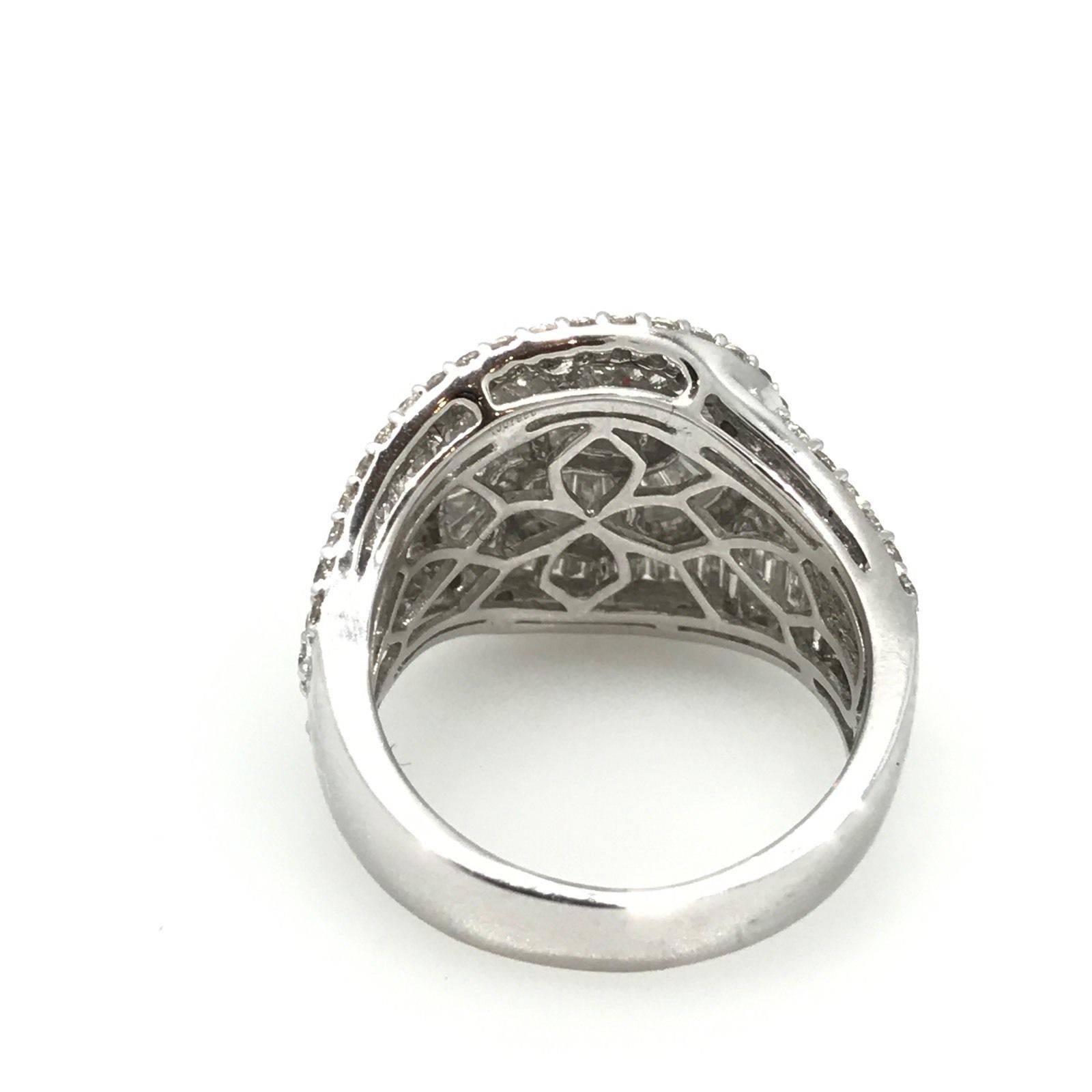 Women's or Men's Diamond Swirl Ring with Baguettes and Rounds in 18 Karat White Gold For Sale