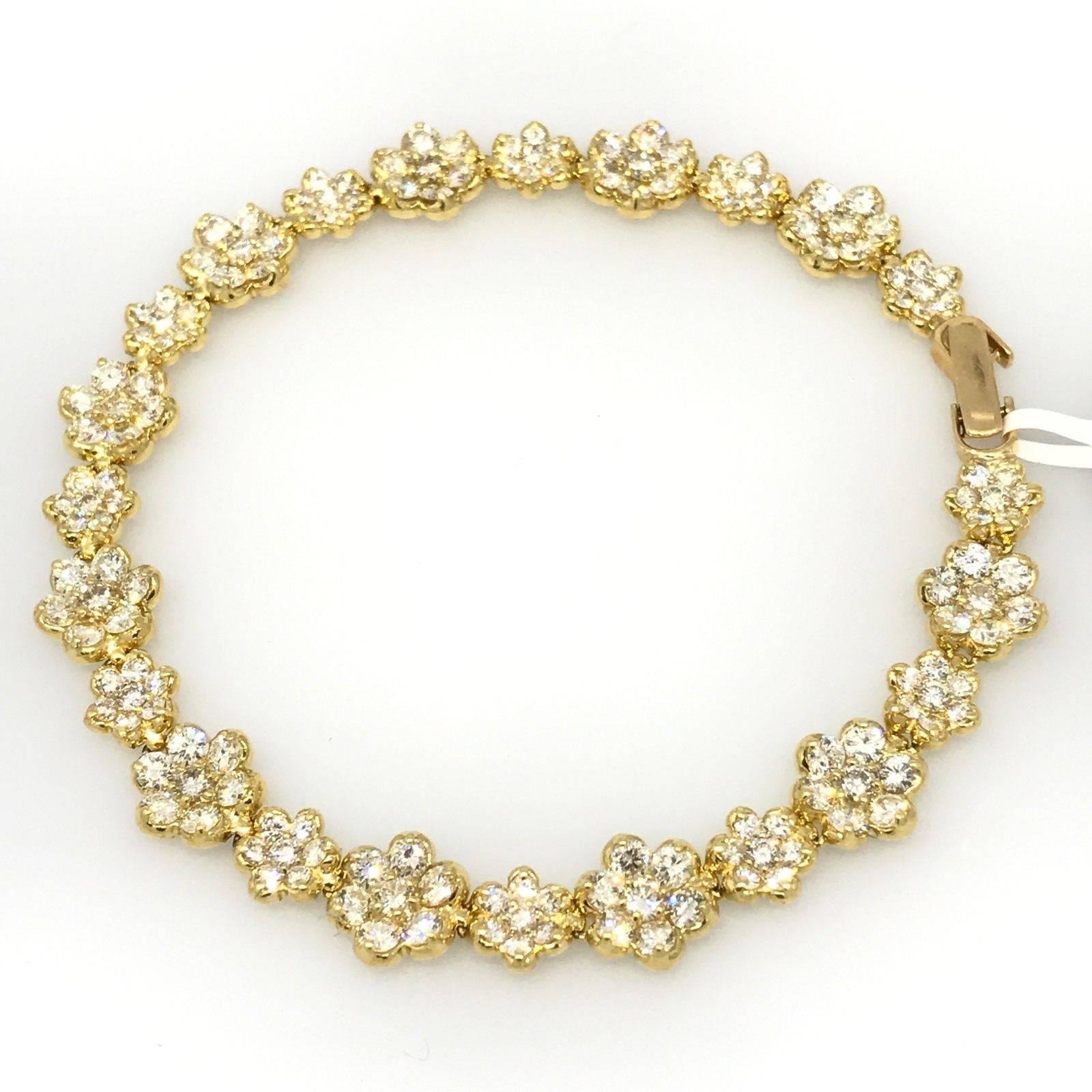 Diamond Floret Bracelet in 18 Karat Yellow Gold 5.50 Carat of Diamonds For Sale 1