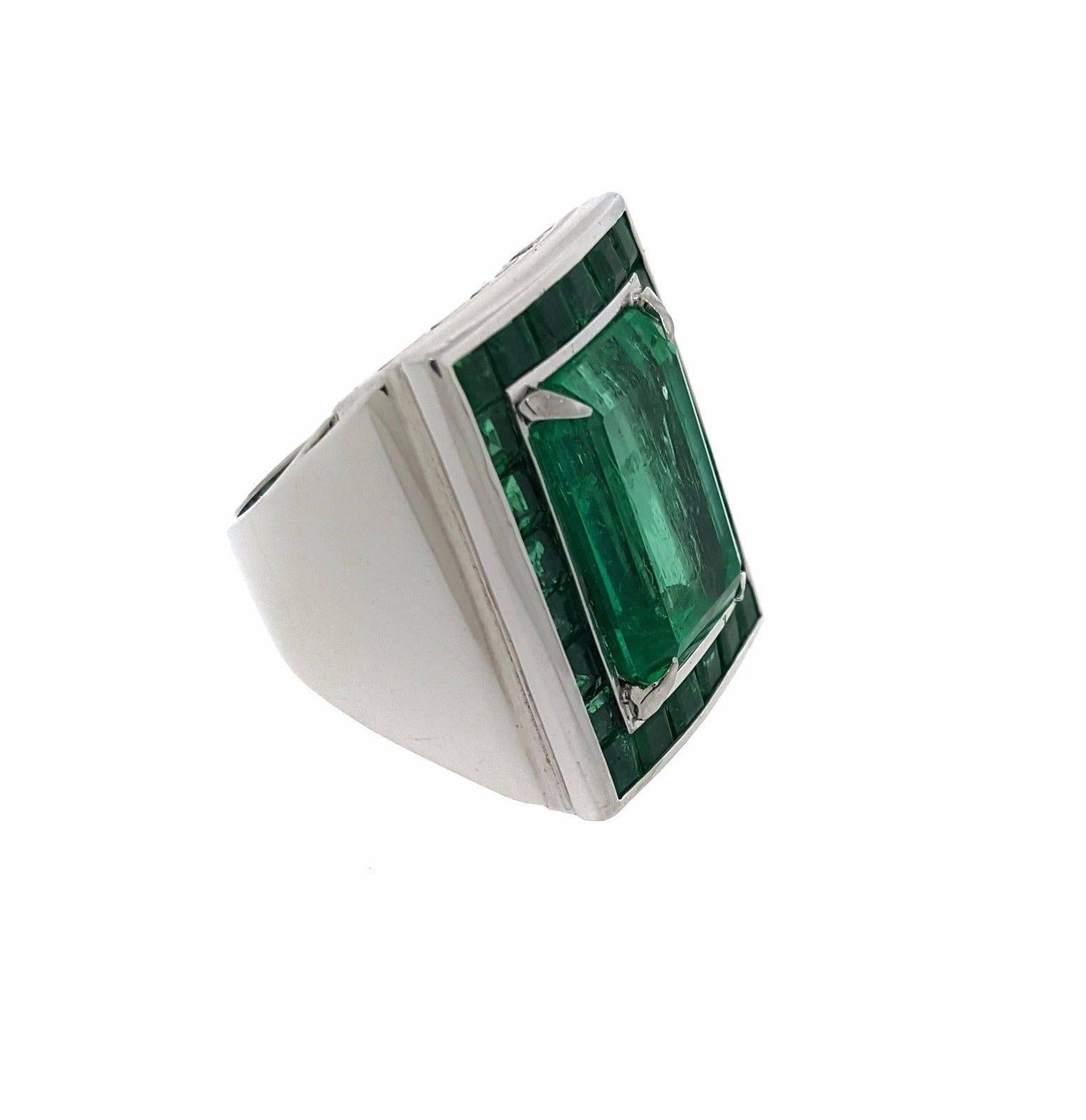 GIA Certified 17.23 Carat Colombian Emerald Cocktail Platinum Ring In Excellent Condition In La Jolla, CA
