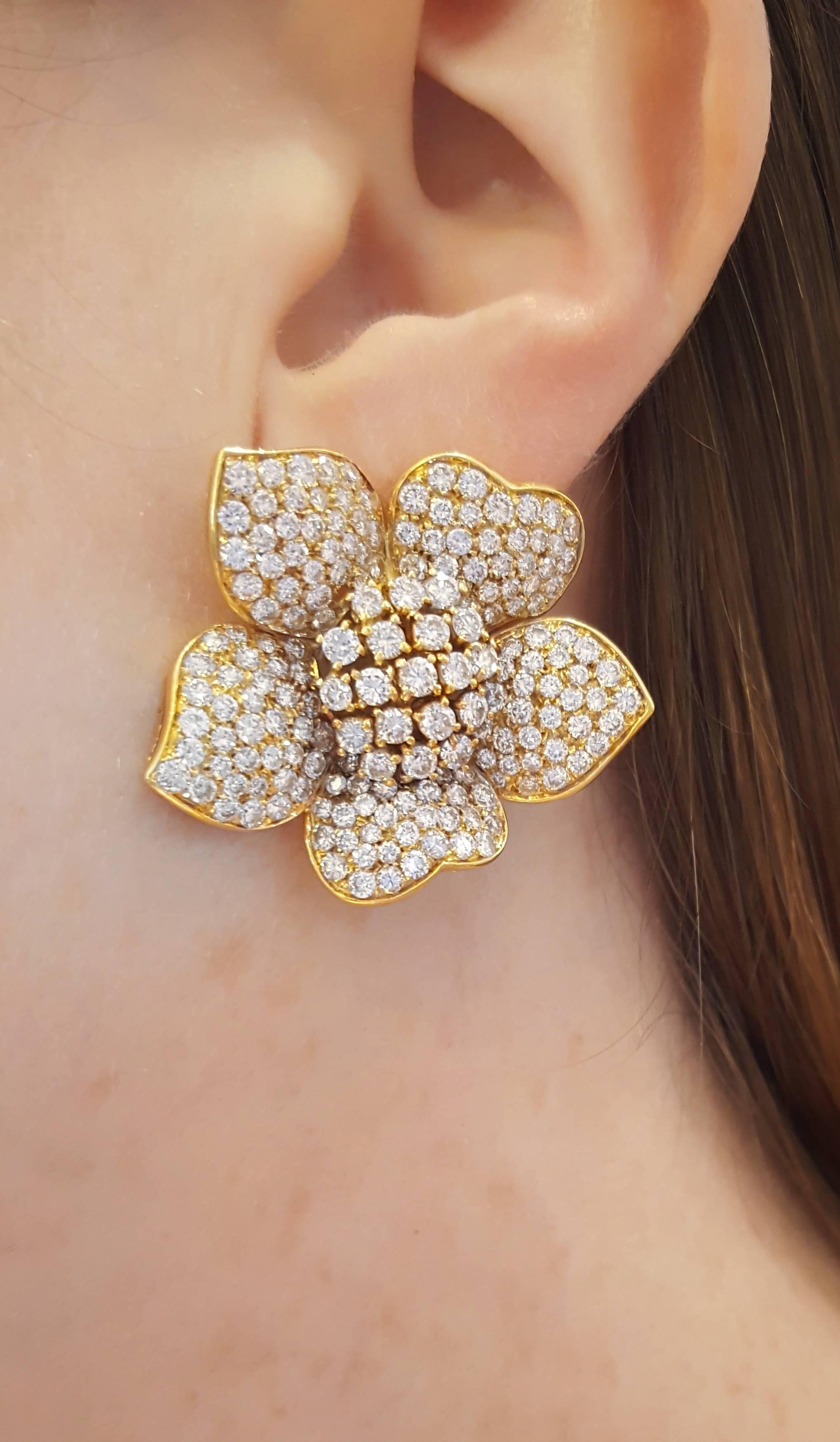 Staple piece for any flower-motif jewelry lovers. These elegant flower earrings feature over 7.50 carats of high quality round brilliant diamonds with approx. H-I color and VS clarity. Made in 18k high polished yellow gold.  Earrings weigh 32.3