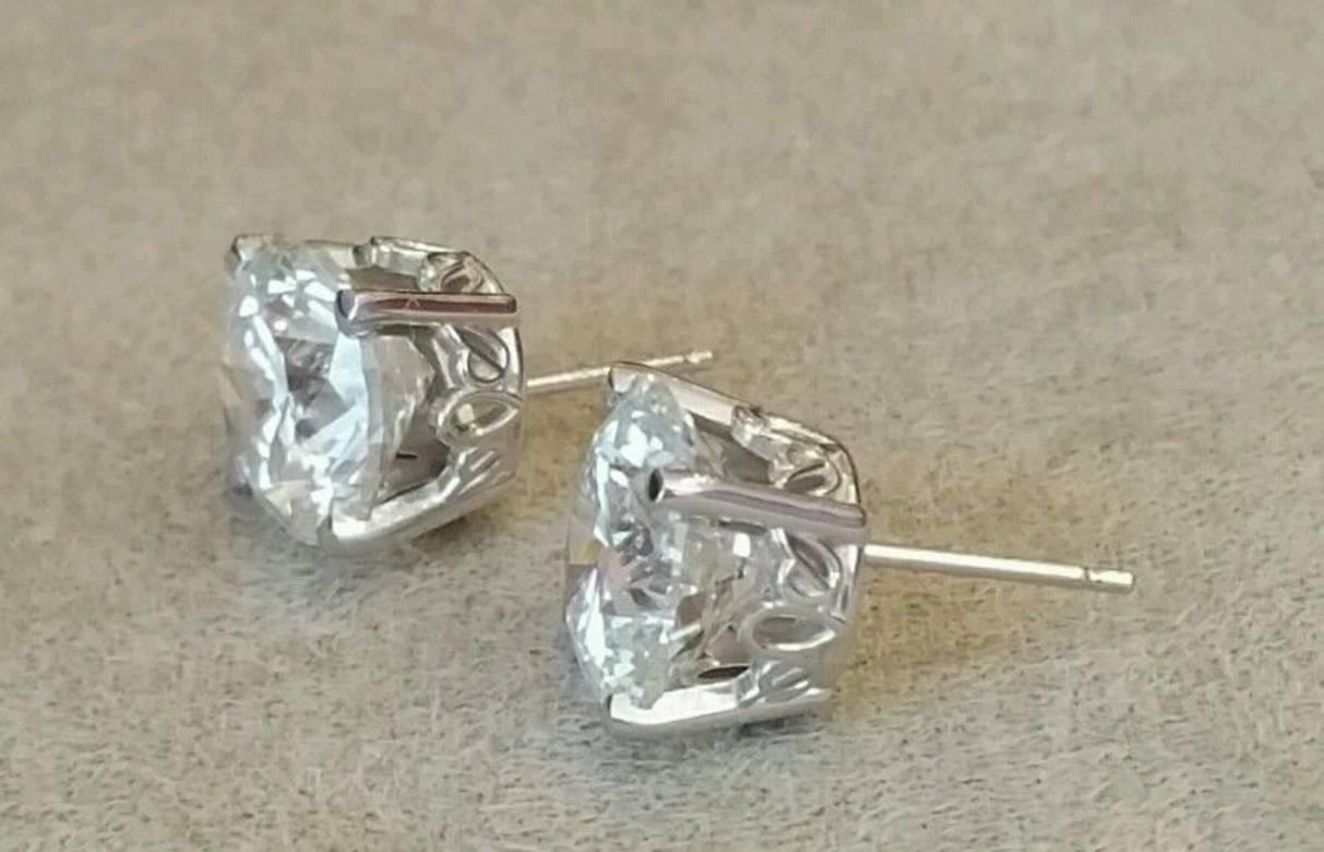 8.09 Carats Round Brilliant Cut GIA Cert Diamonds Gold Stud Earrings  For Sale 1