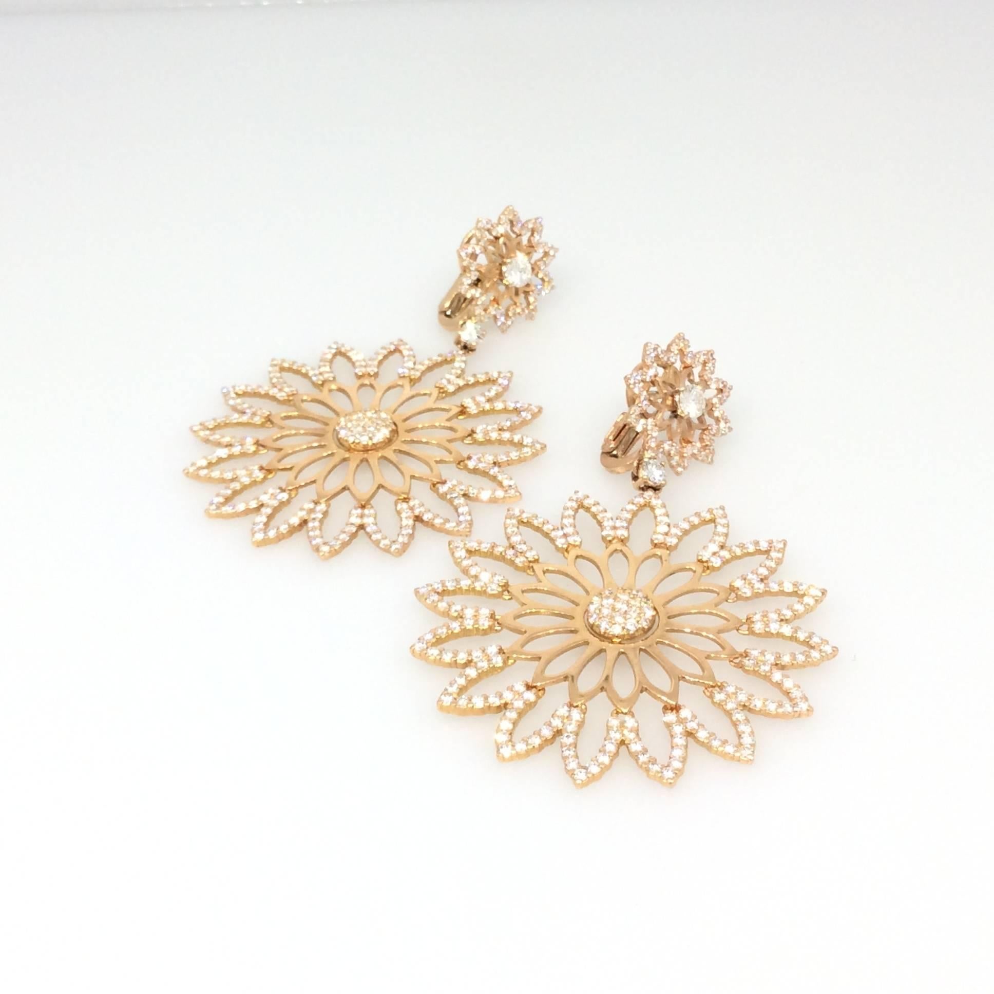 Crivelli 4.69 Carats Diamonds Gold Cutout Flower Earrings  For Sale 1