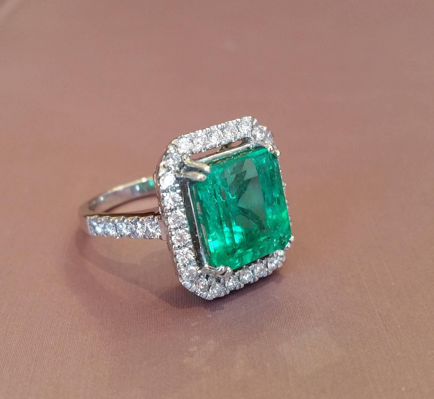 5.51 Carat GIA Cert Emerald Diamond Gold Ring  In Excellent Condition In La Jolla, CA