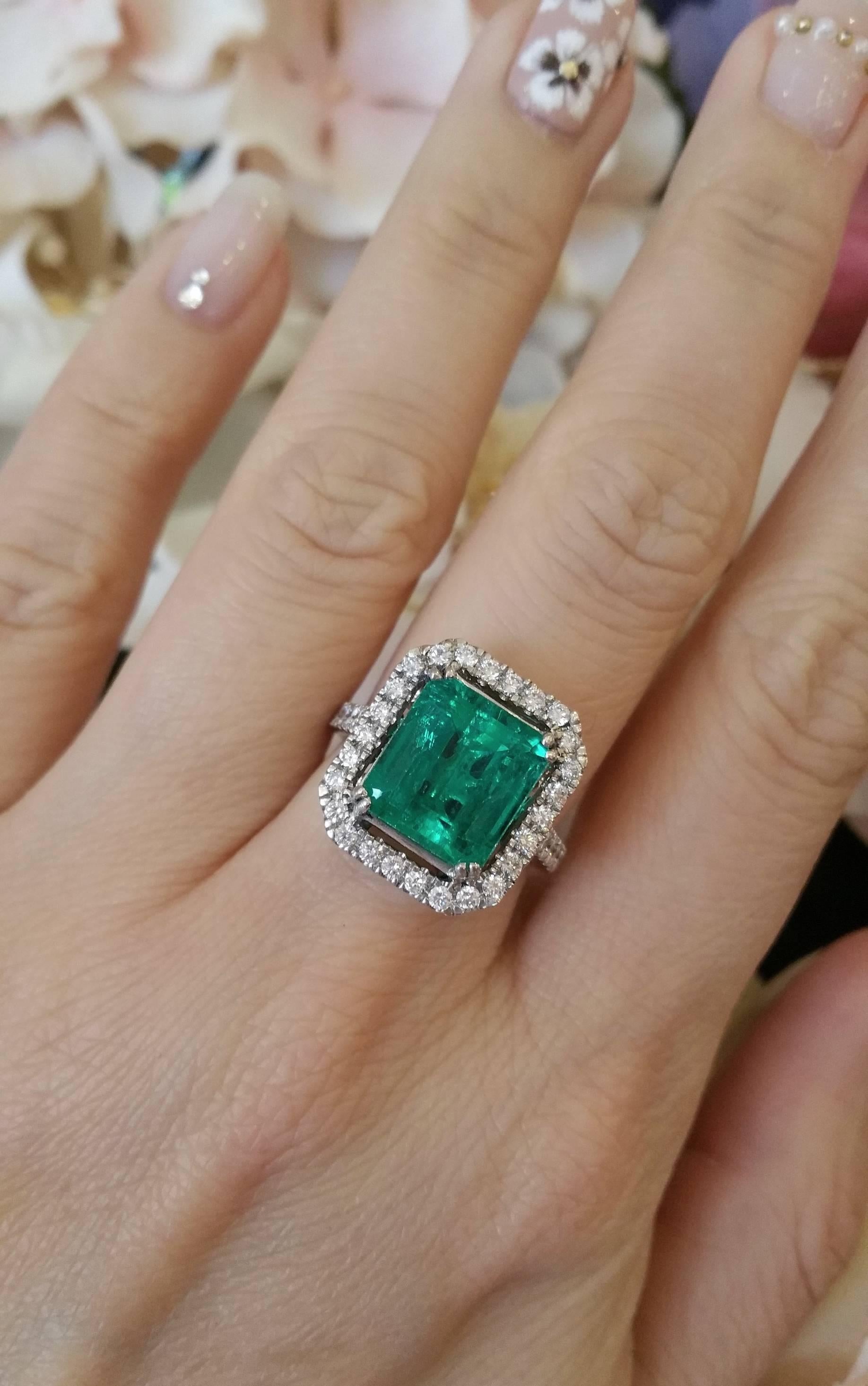 5.51 Carat GIA Cert Emerald Diamond Gold Ring  3