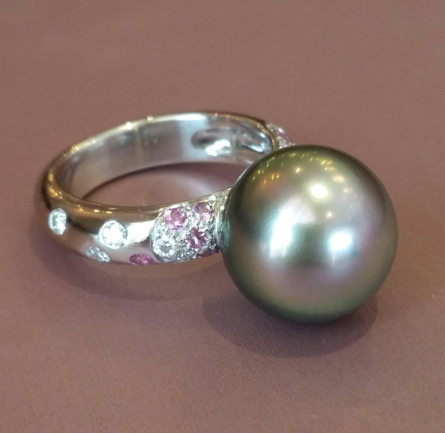 Women's Cartier Tahitian Black Pearl Pink Sapphire Diamond Gold Ring For Sale