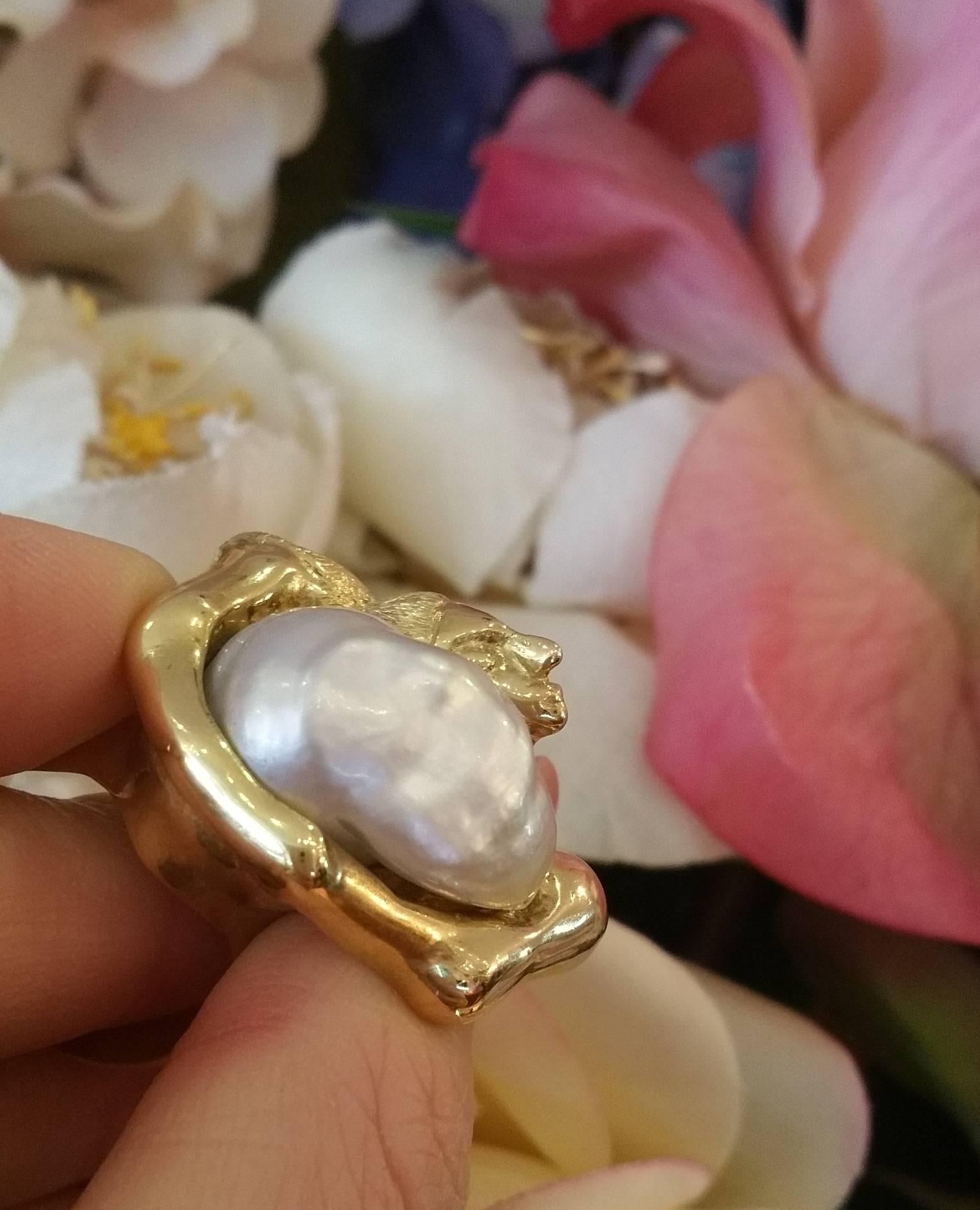 Sculpted Woman Baroque Pearl Gold Ring  For Sale 2