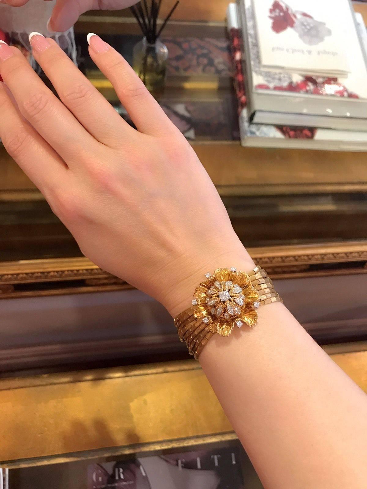 Women's Ladies Yellow Gold Flip-Top Floral Dome Bracelet Wristwatch