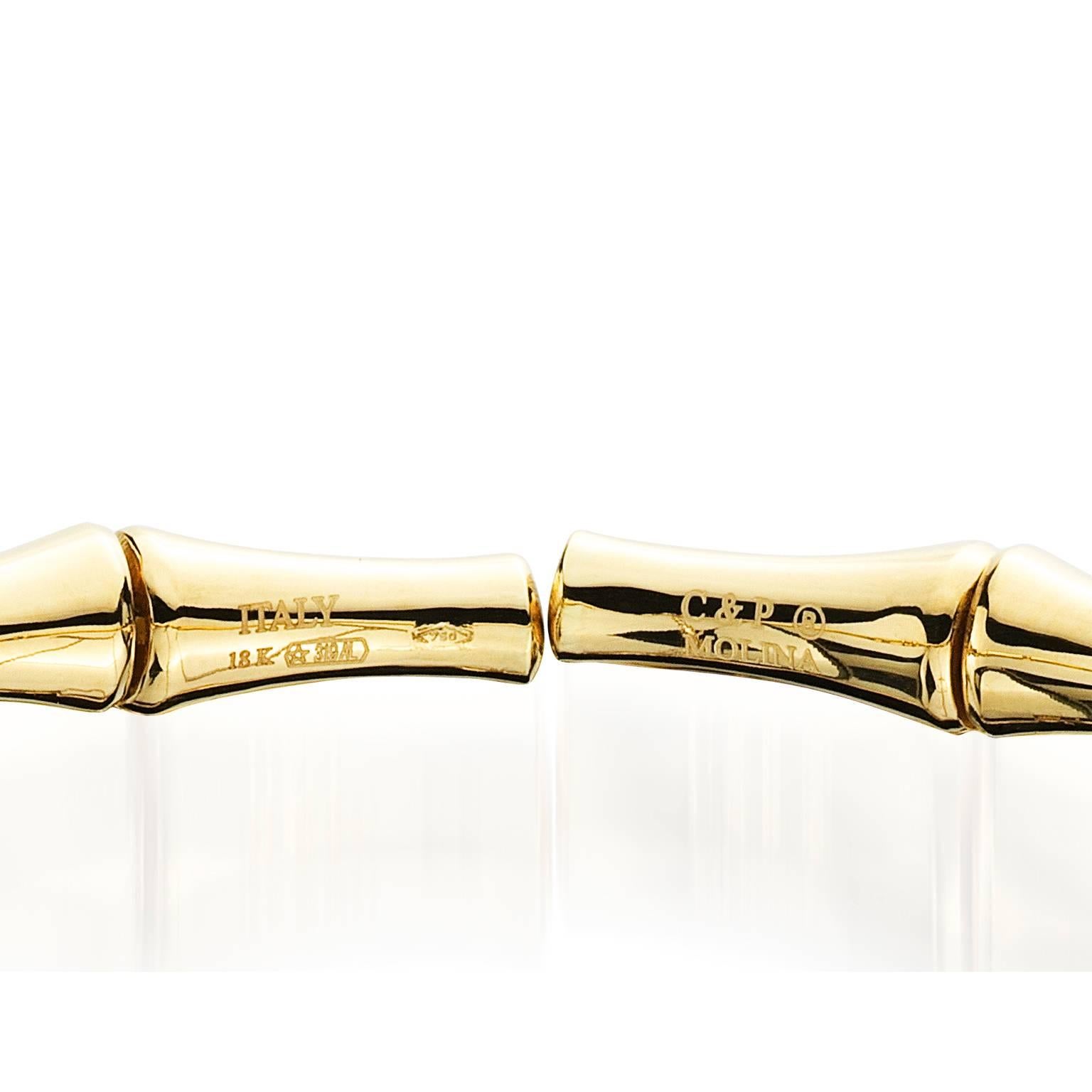 Bracelet signature en bambou, rappelant le design classique du milieu du siècle. Ce bracelet en or jaune 18 carats a été réalisé sur mesure par Molina pour Campanelli & PEAR. Dans la culture chinoise, le bambou symbolise la force, l'acceptation du