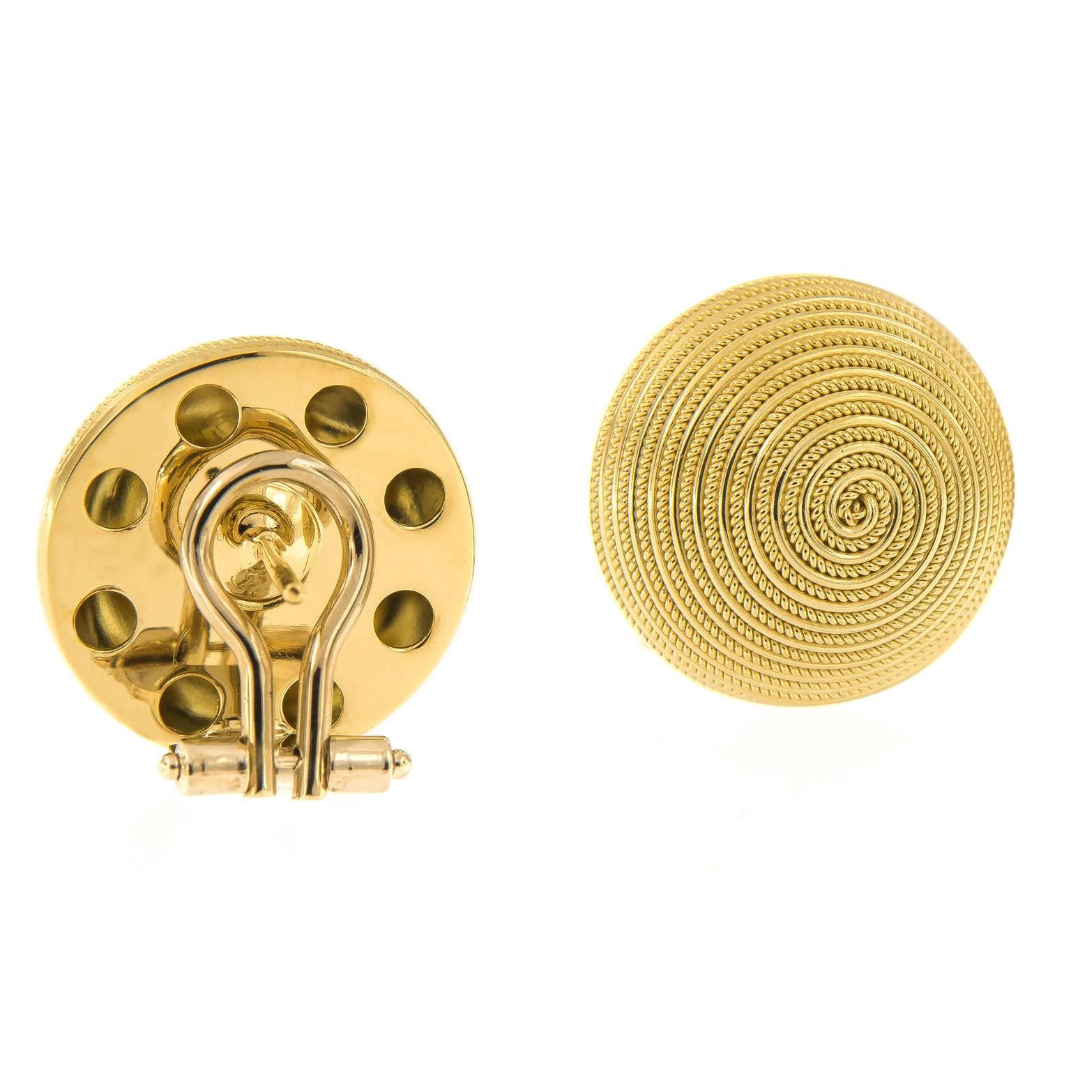 Vintage style coil rope design clip-on earrings are beautifully hand-crafted in 18k yellow gold. They feature exceptionally executed rope work to make a dome shape. Earrings are 17.7 mm diameter and weigh 14 grams total.

Marked Italy