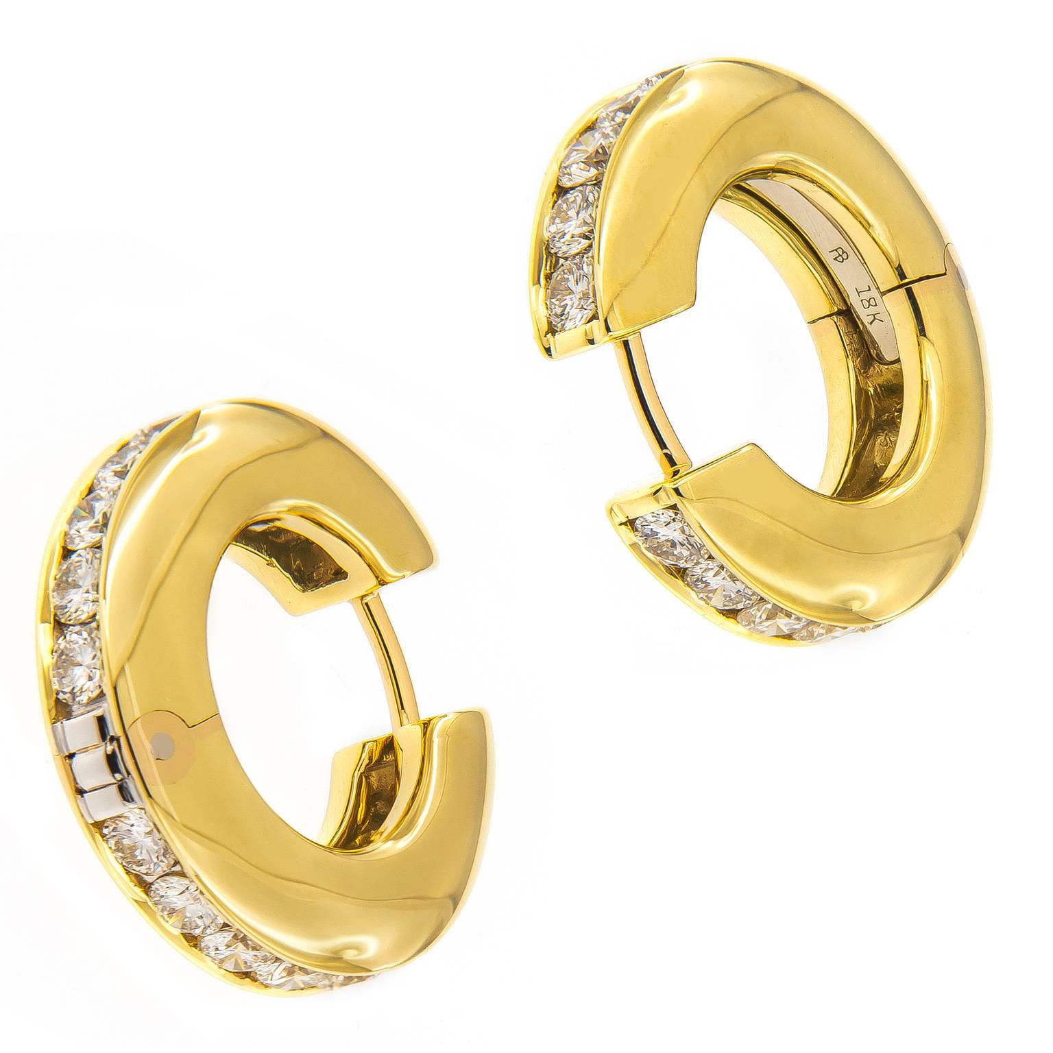 1.50 Cttw. Diamond Hinged  18 Karat Yellow Gold Huggie Earrings In New Condition For Sale In Troy, MI