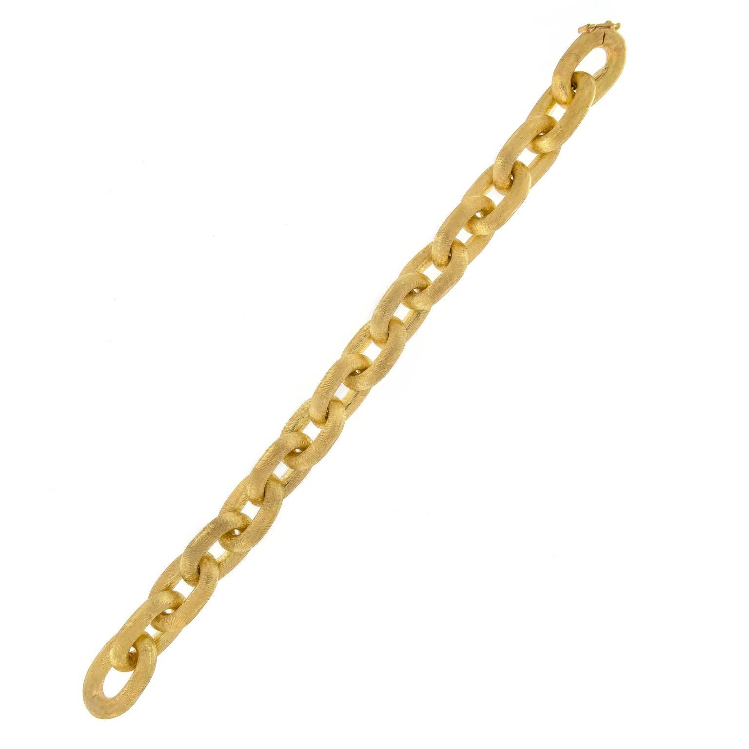 Sophisticated and yet perfectly chunky, this gold bracelet is bold enough to draw compliments but subtle enough for everyday wear. Oval links are crafted in 18k yellow gold featuring aa expertly hand-engraved Florentine finish similar to spun gold.