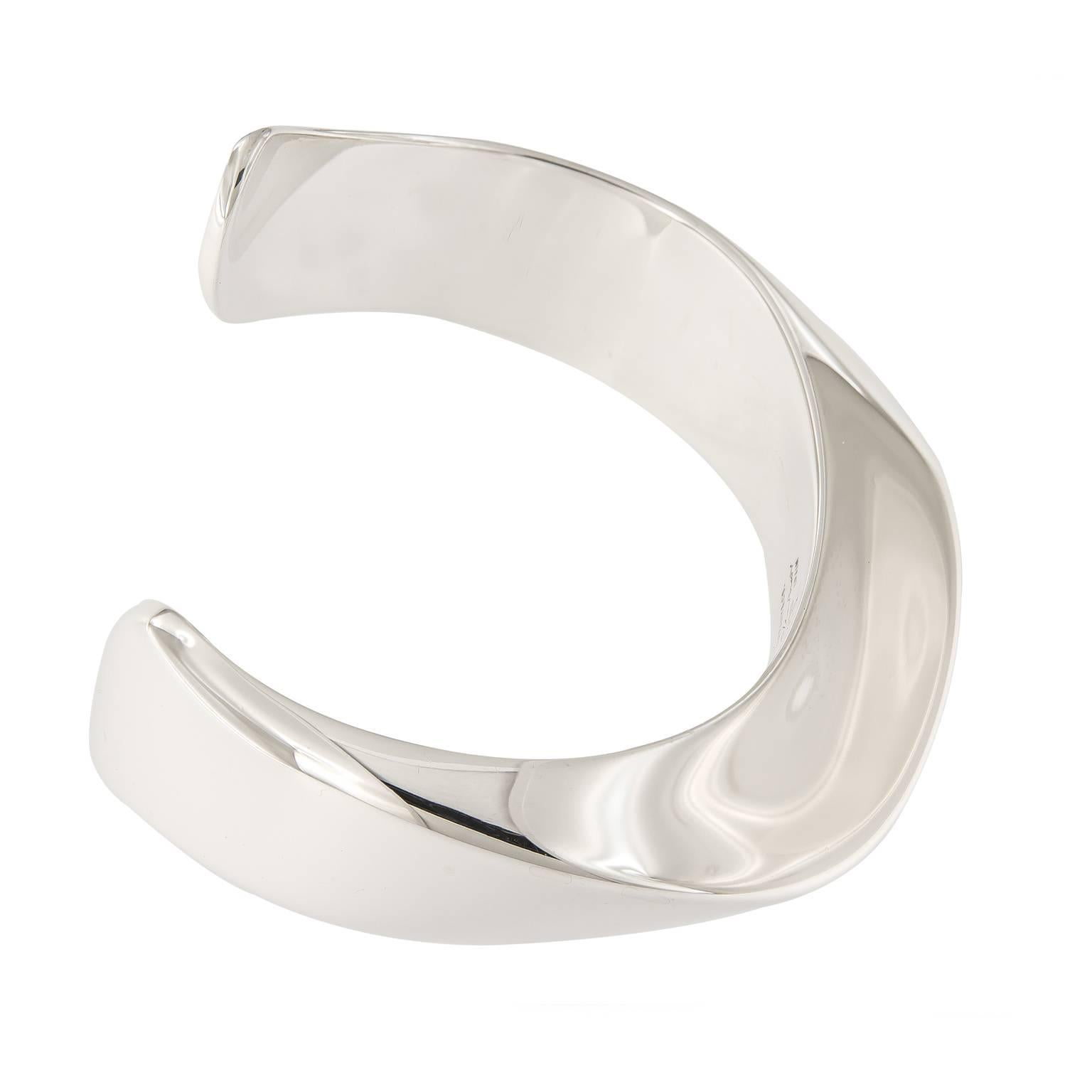 This Cuff bracelet is contemporary and classic Elsa Peretti design. Weighs 39.7 grams. Inner Diameter 2.25 in x 1.75 in

Marked Tiffany & Co.