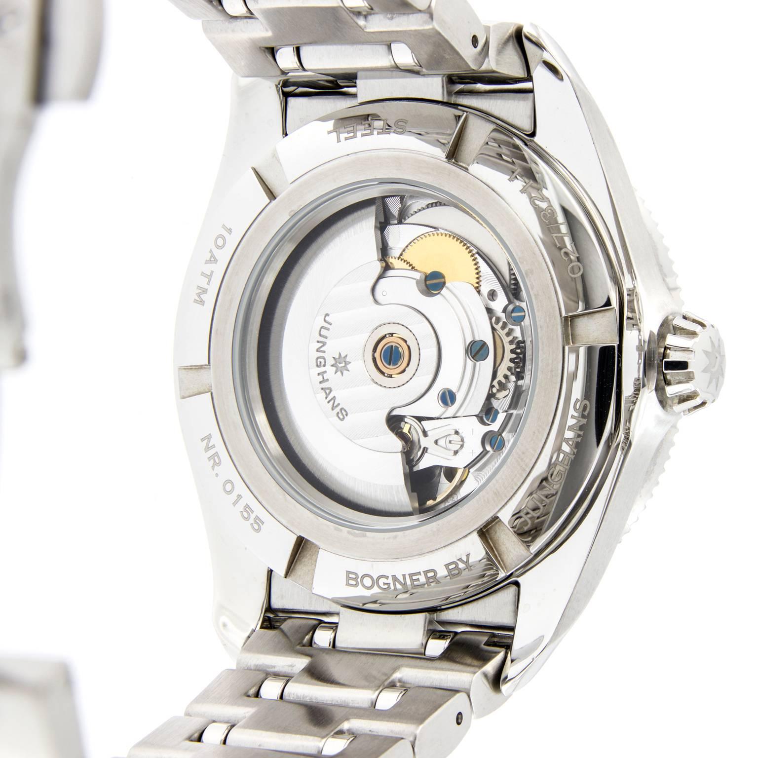 Junghans German Watches hat eine Sonderedition zu Ehren von Willy Bogner:: einem ehemaligen alpinen Skirennläufer und bekannten Modedesigner:: aufgelegt. Diese Automatikuhr mit Edelstahlarmband verfügt über ein Saphirglas und einen Mineralglasboden.