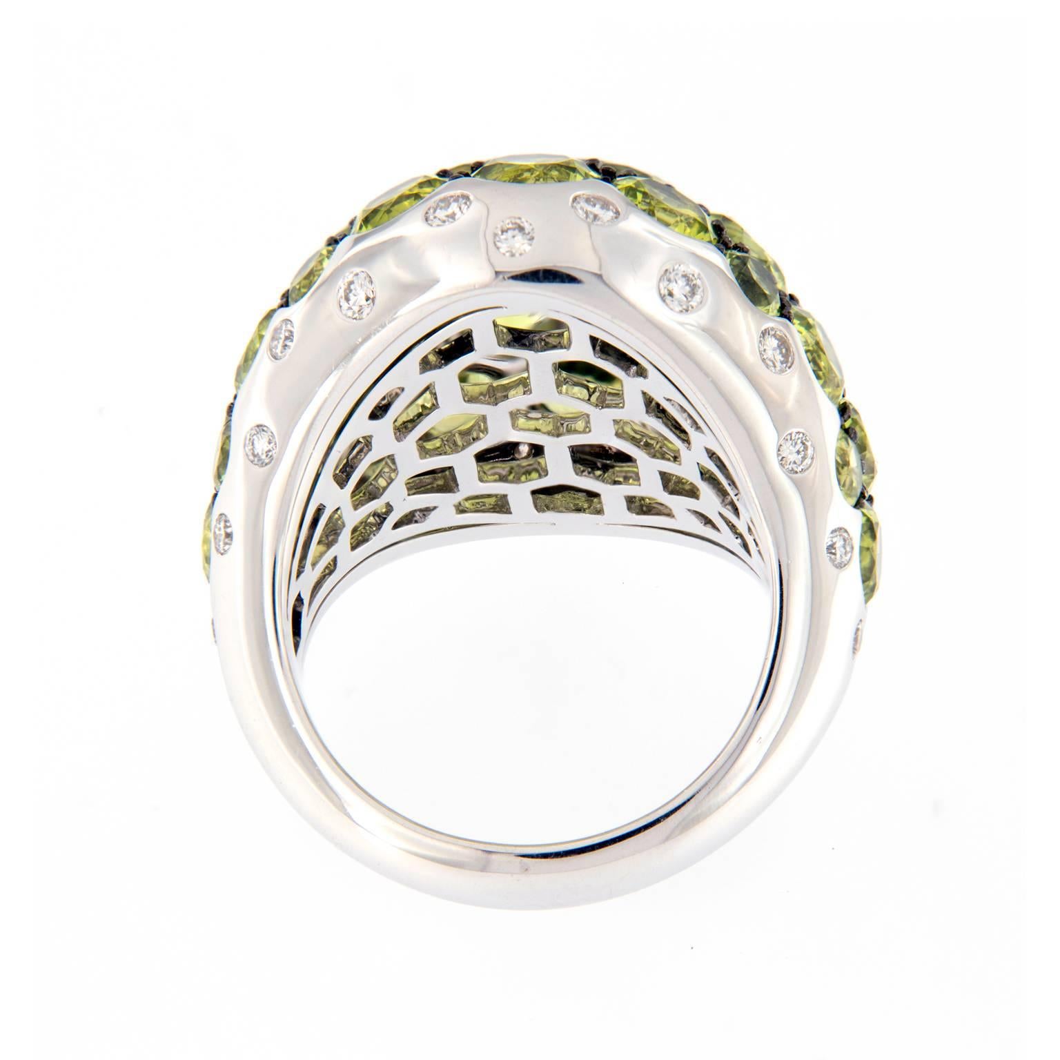 Peridot & Diamond Large Dome 18 Karat White Gold Ring In New Condition For Sale In Troy, MI