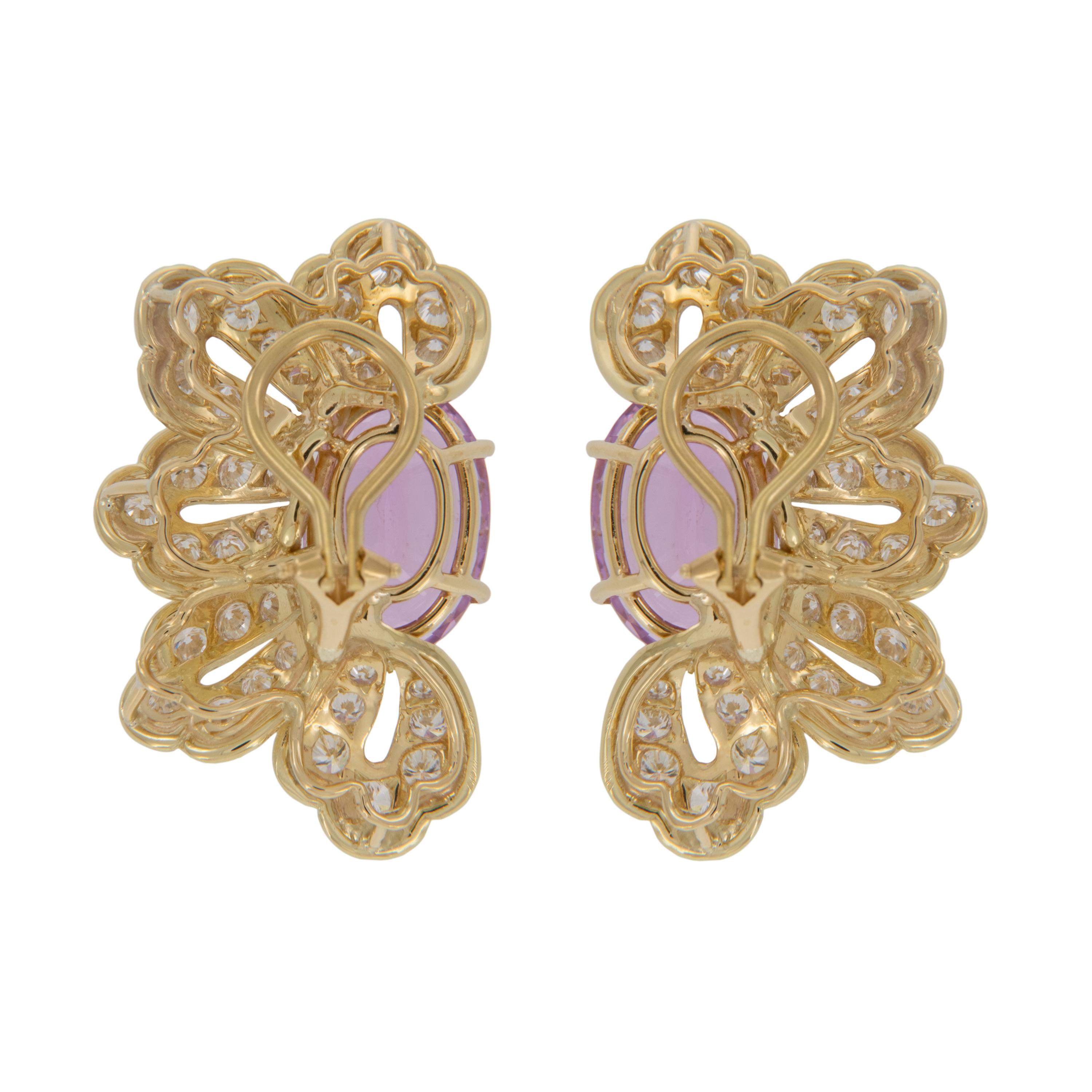 Taille ovale Boucles d'oreilles en or jaune 18 carats de 15,50 carats de kunzite et de diamants par Emis Beros en vente