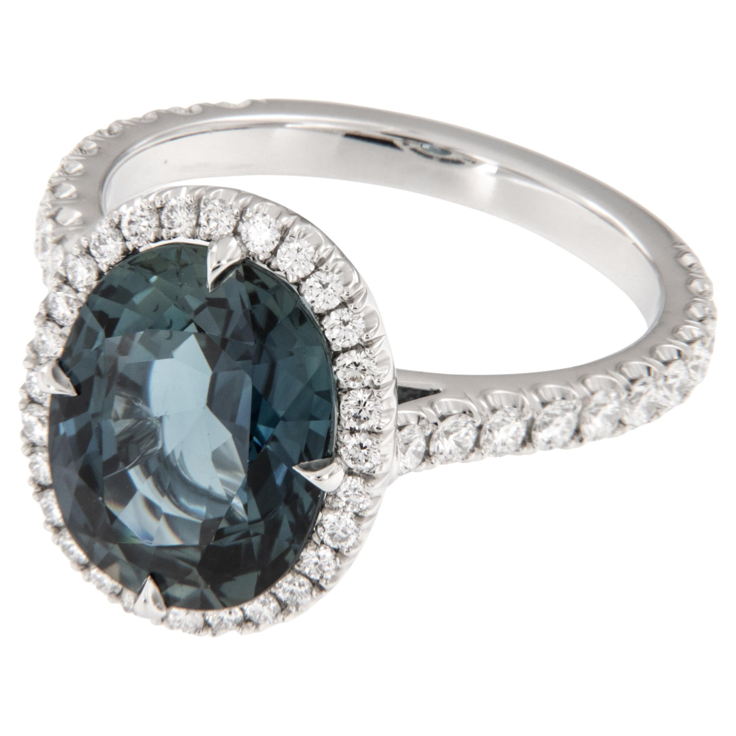 Bague en platine, bleu persan, saphir GIA et diamant, fabriquée à la main en vente