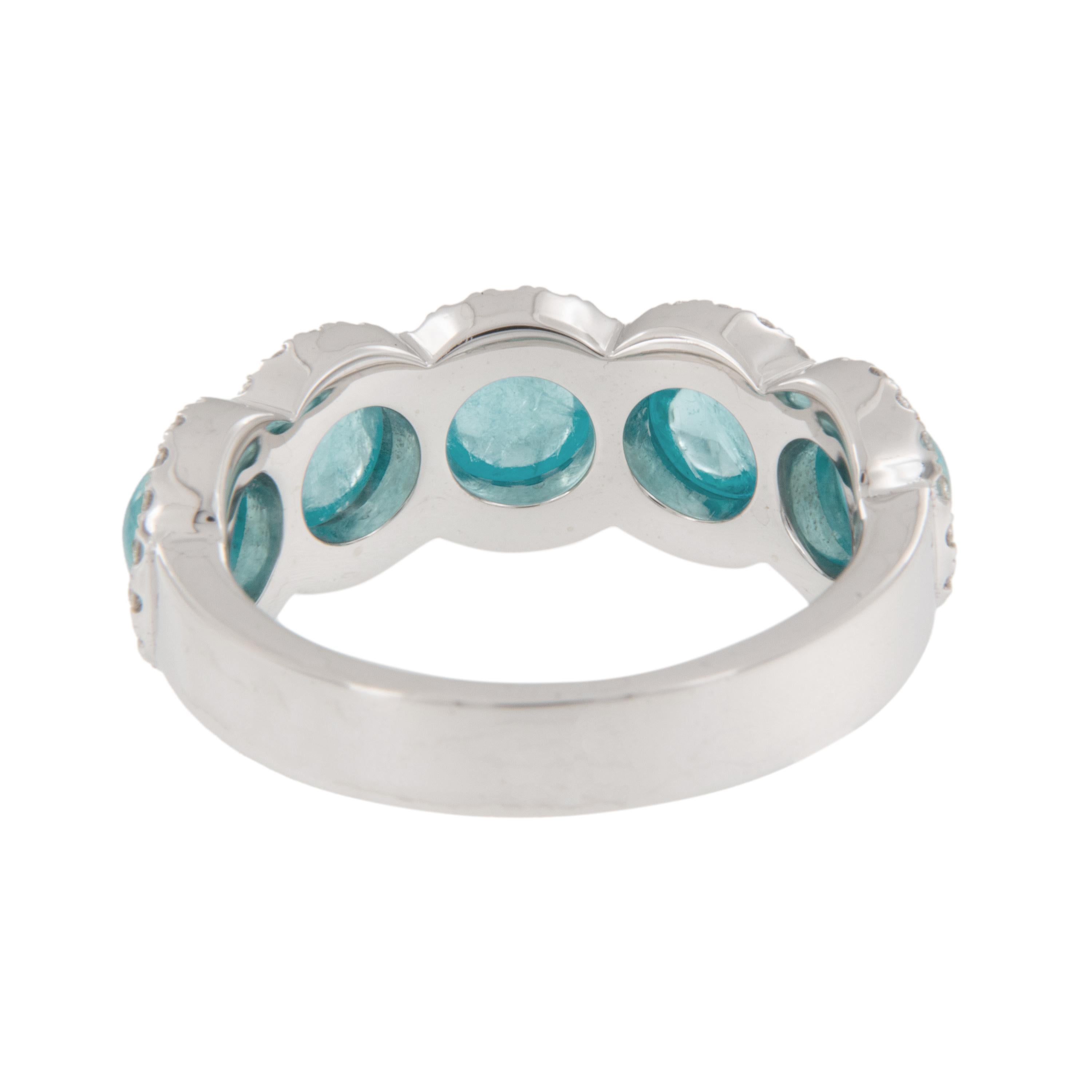 Taille cabochon Bague en or blanc 18 carats avec tourmaline brésilienne Paraiba et diamant en vente