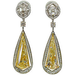 Unique 10.49 Carats Fancy Yellow Diamond Gold Drop Earrings 3