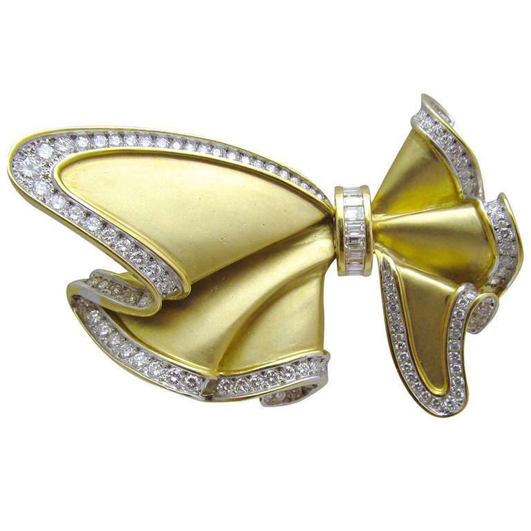 Impressive Bow Tie Diamond Brooch