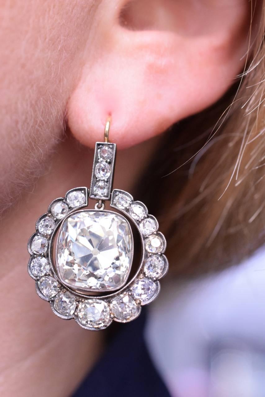 Viktorianisch, 23,17 Karat alte Diamantohrringe in Kissenform im Zustand „Hervorragend“ im Angebot in New York, NY