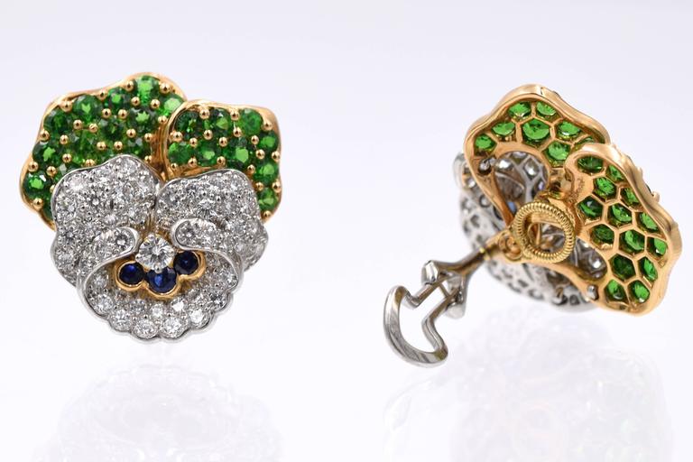 Adorable tsavorite & diamond ear clips by Oscar Heyman for Tiffany & Co.
Platinum & 18k yellow gold
Signed: Tiffany & Co