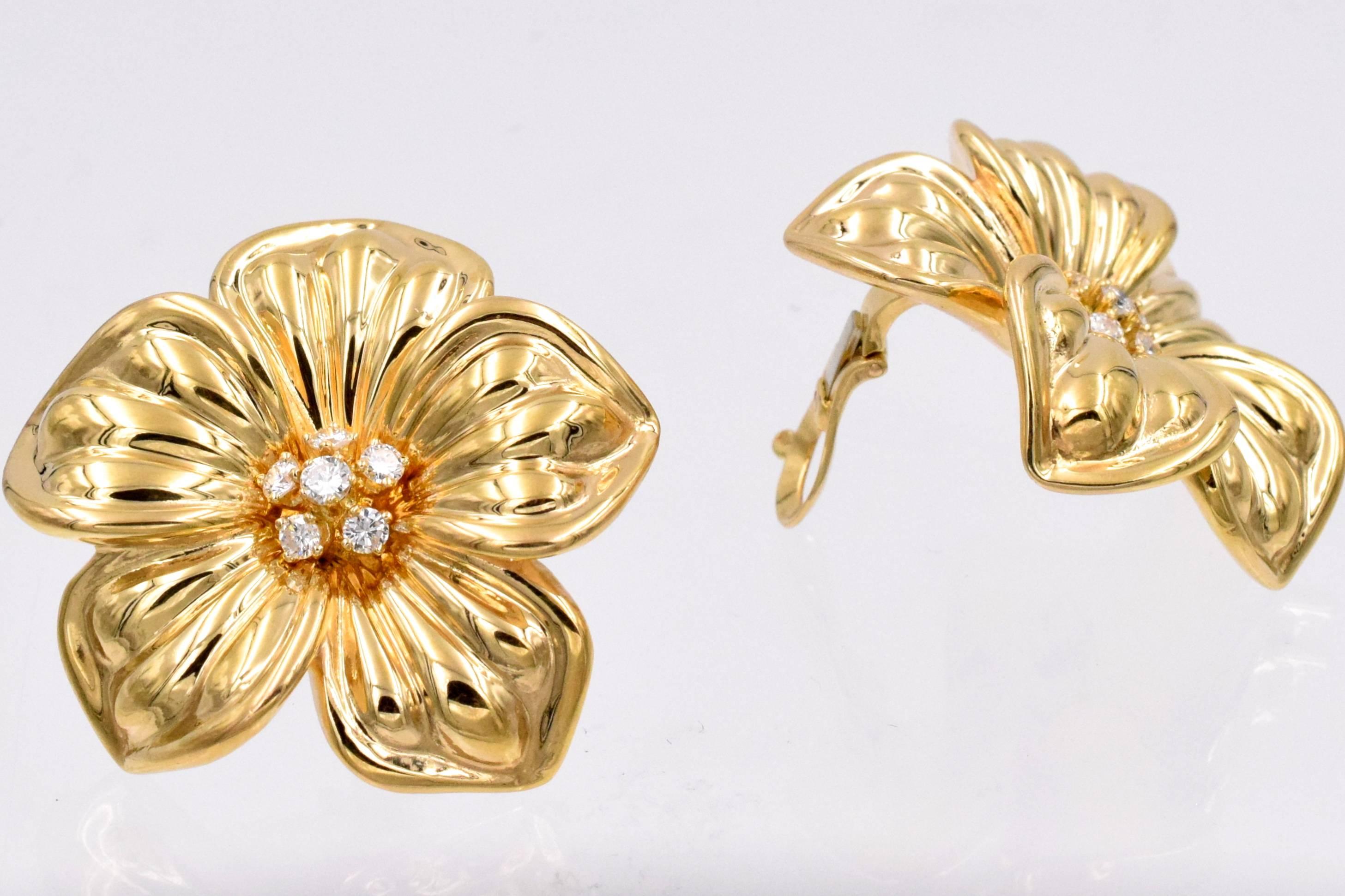 Vintage ! gold & diamond flower design ear clips, 5 beautiful flower  petals with diamond pistols. 
(Very light weight, feels like a feather)
circa 1960's
Makers signature: Van Cleef & Arpels  FRANCE