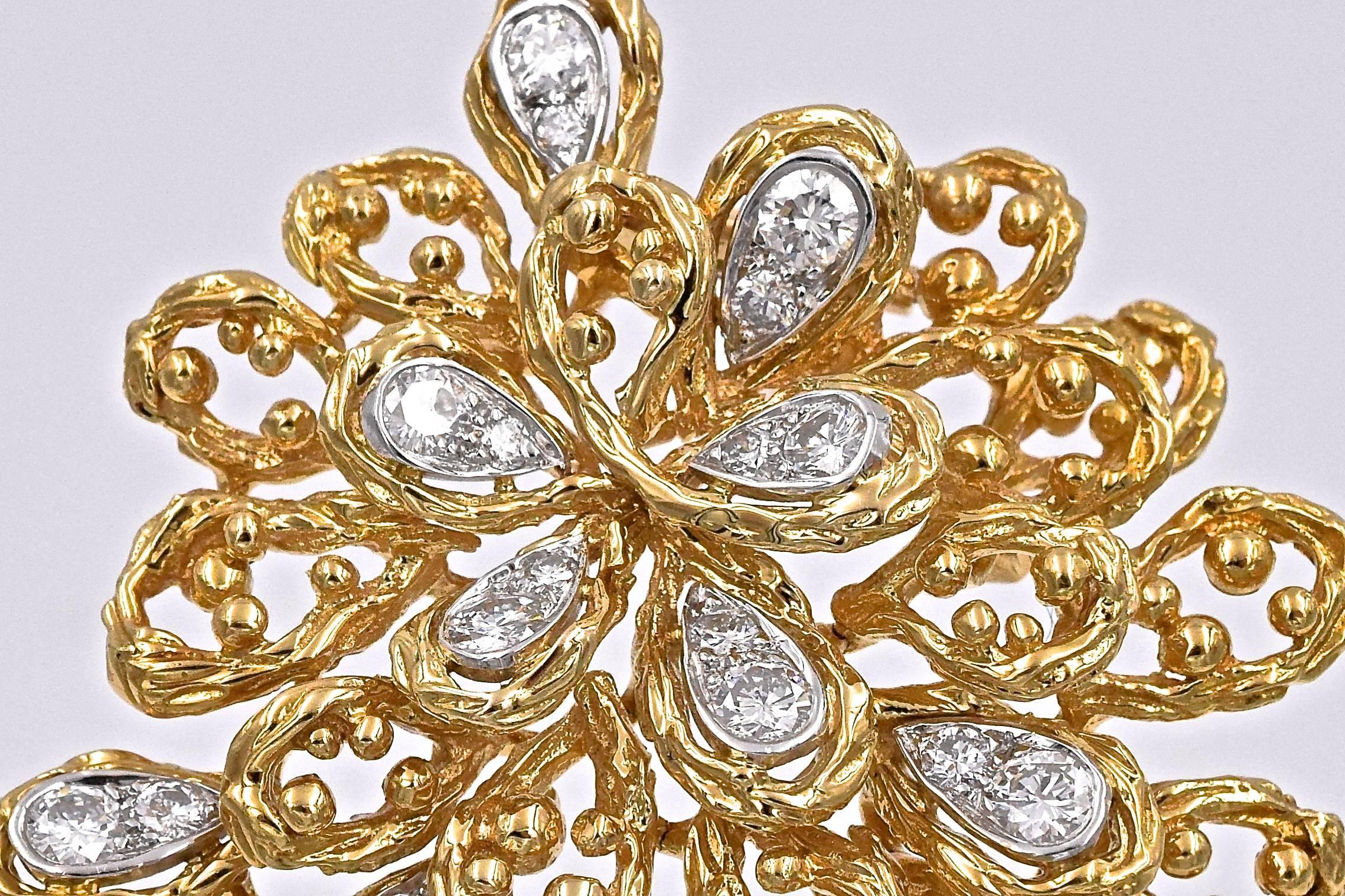 Impressive Van Cleef and Arpels diamond brooch with 20 brilliant shape tdiamonds weighing approximately 4.5 carats set in 18k yellow gold.
Circa 1965
With makers signature : Van Cleef and Arpels / FRANCE  and  numbered xxxxxxxx