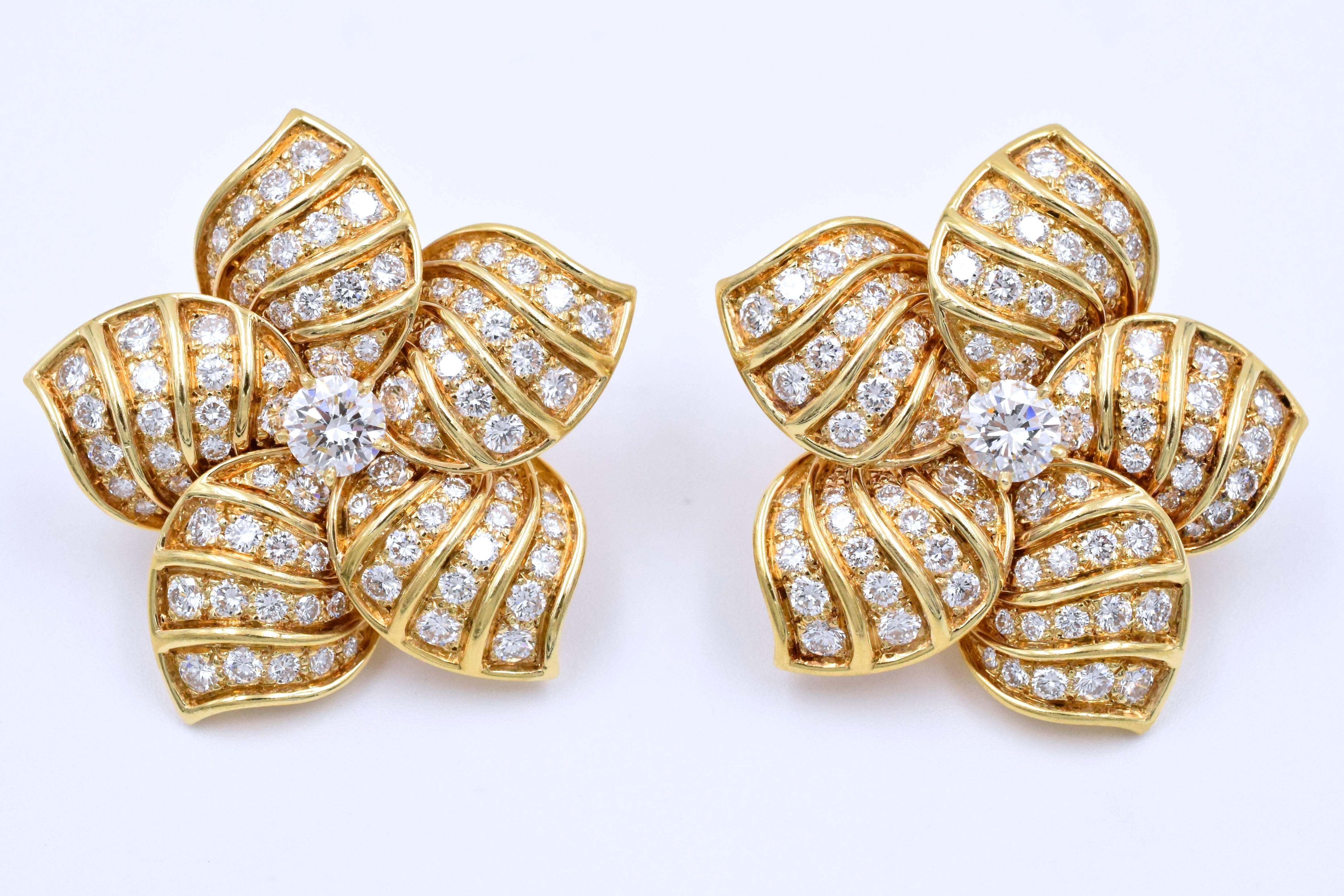 Round Cut Van Cleef & Arpels Diamond Earrings For Sale