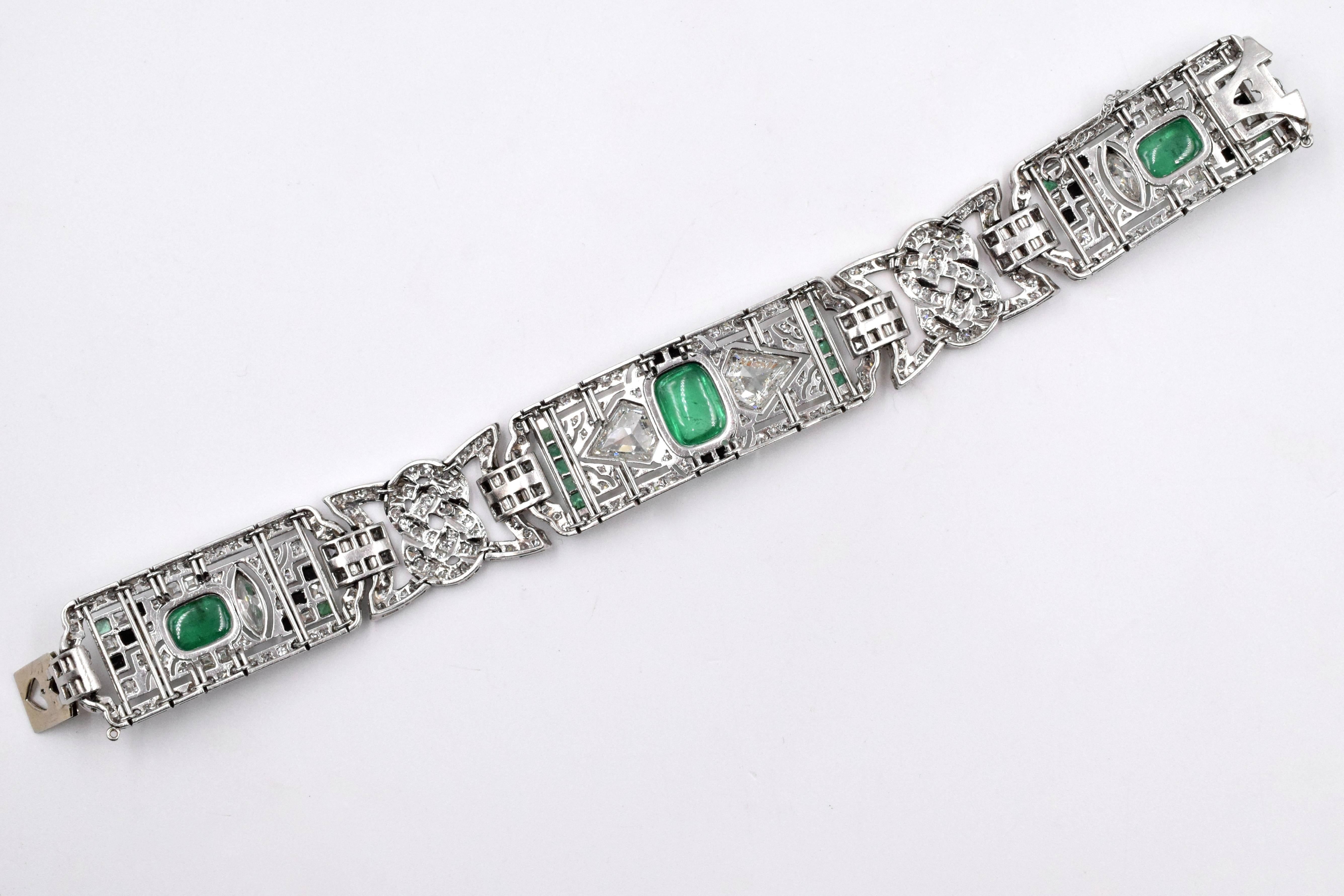 Art Deco Diamond and Emerald Bracelet In Excellent Condition In New York, NY