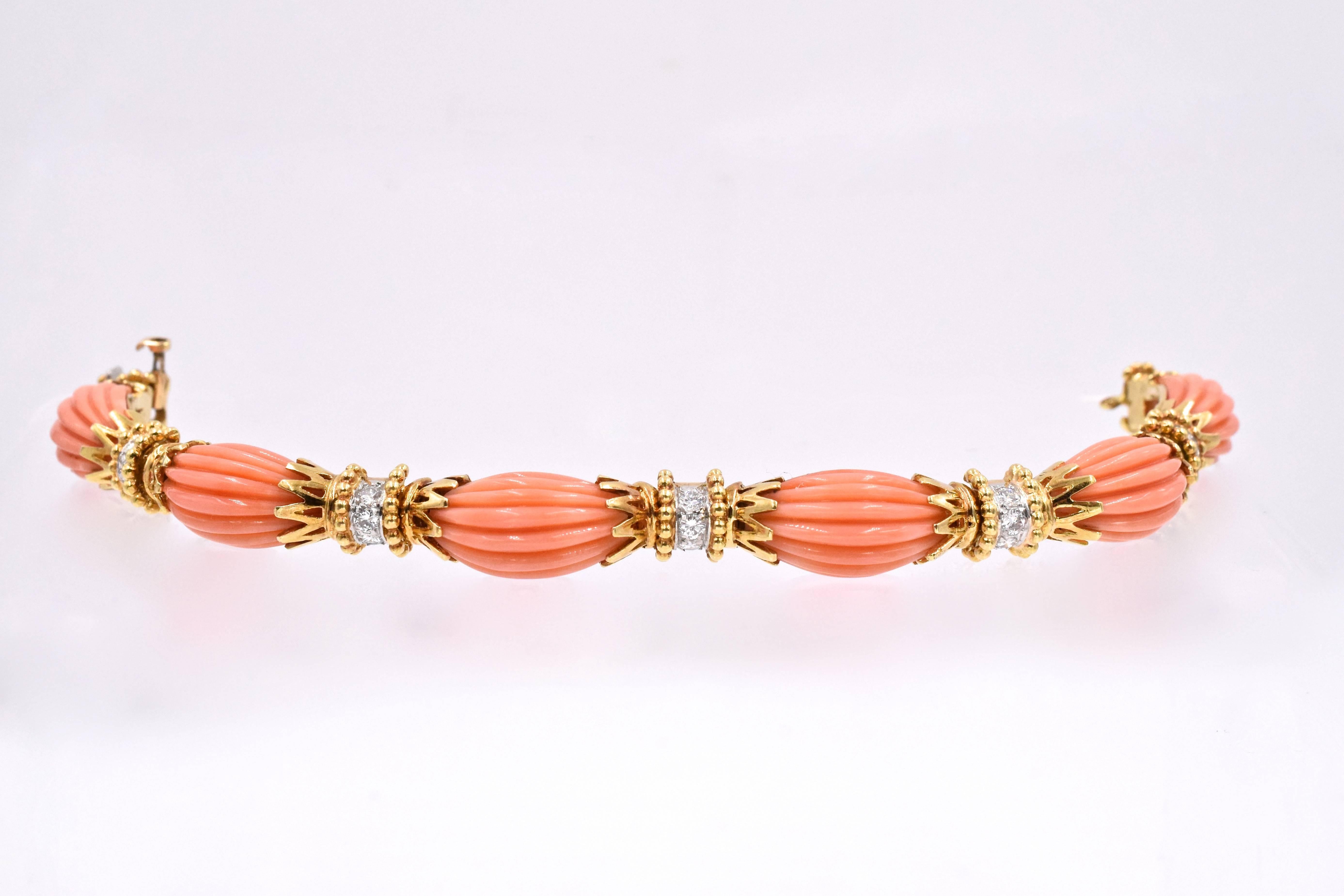 Van Cleef & Arpels Demi Parure en corail et diamants en vente 4