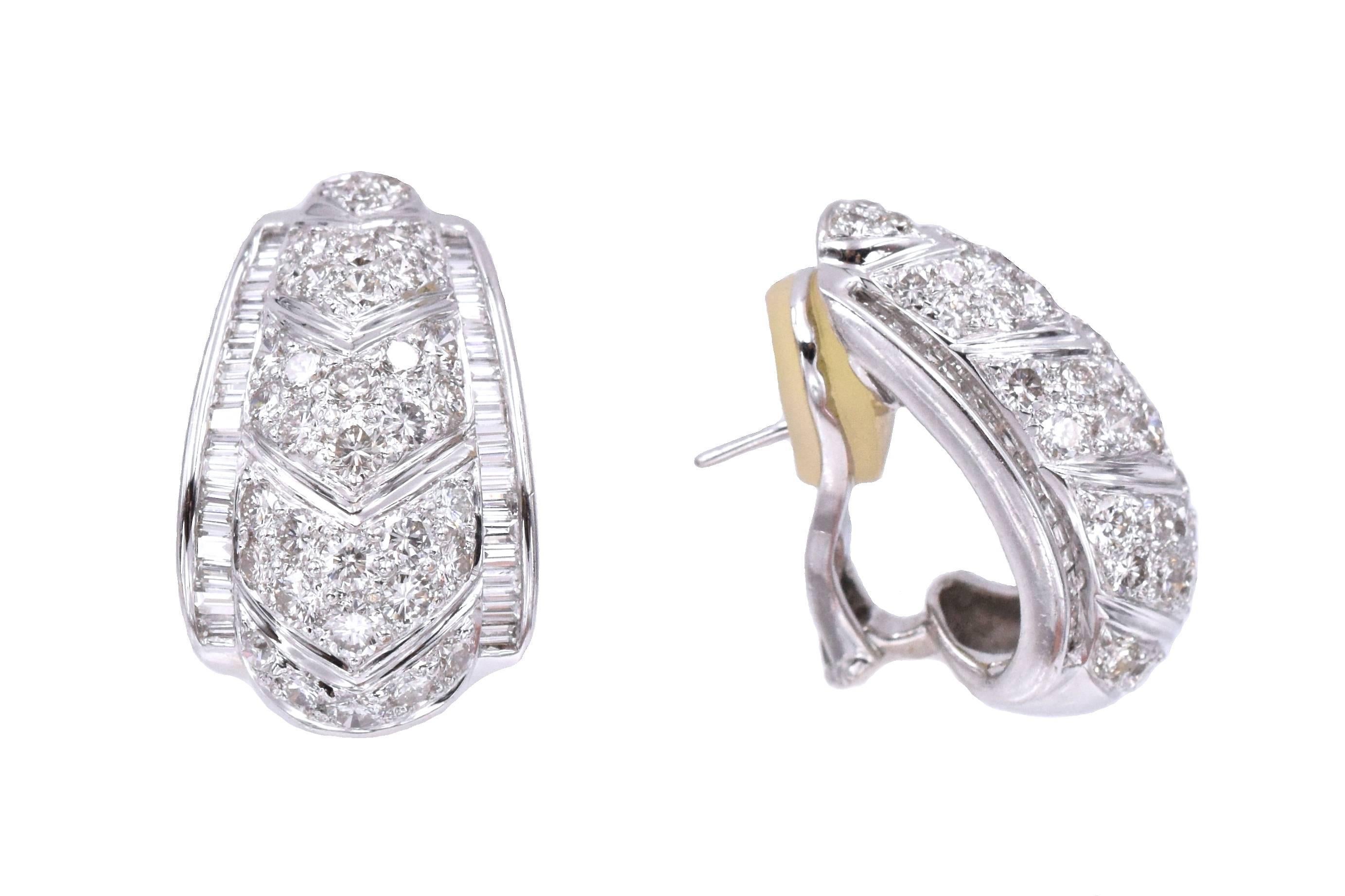 Classic Diamond Earrings In Excellent Condition In New York, NY