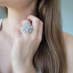 Bague « Socrate » avec bouquet de diamants de Van Cleef & Arpels