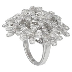 Bague « Socrate » avec bouquet de diamants de Van Cleef & Arpels