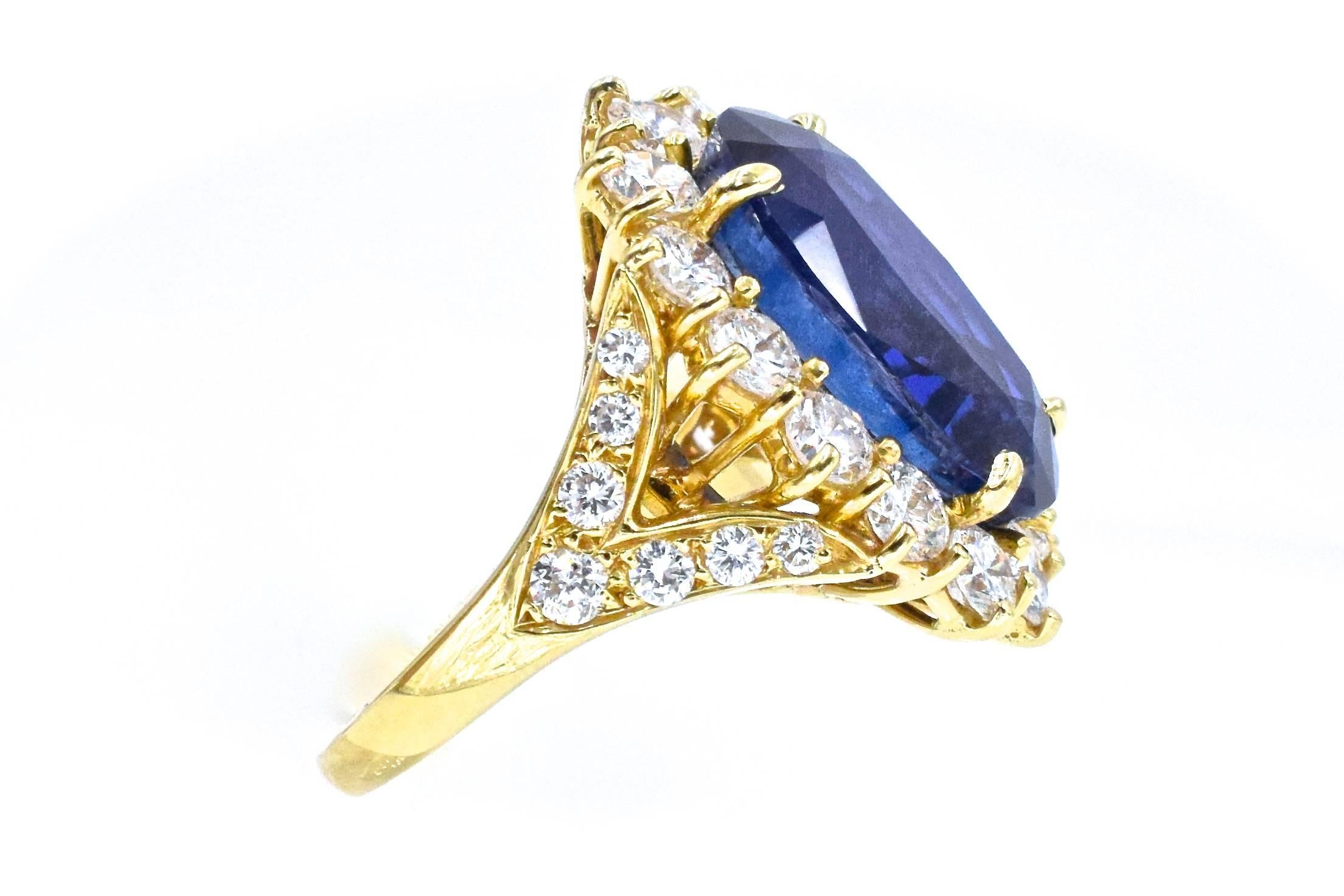 Van Cleef & Arpels No Enhancement Burmese 12.01 carat Sapphire  Diamond  Ring In Excellent Condition For Sale In New York, NY