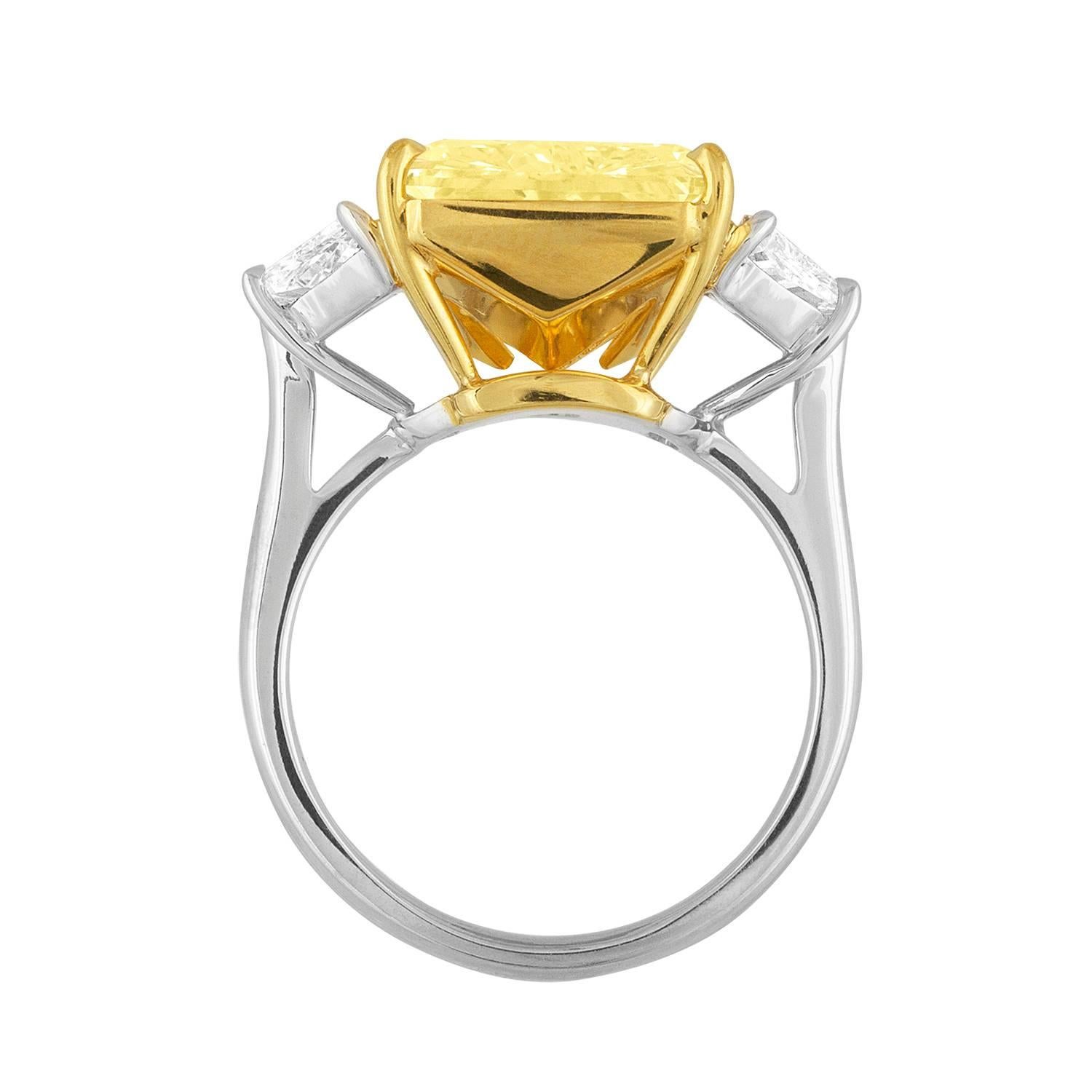 10.04 Carat GIA Cert Light Yellow Diamond Gold Platinum Ring In Excellent Condition In New York, NY